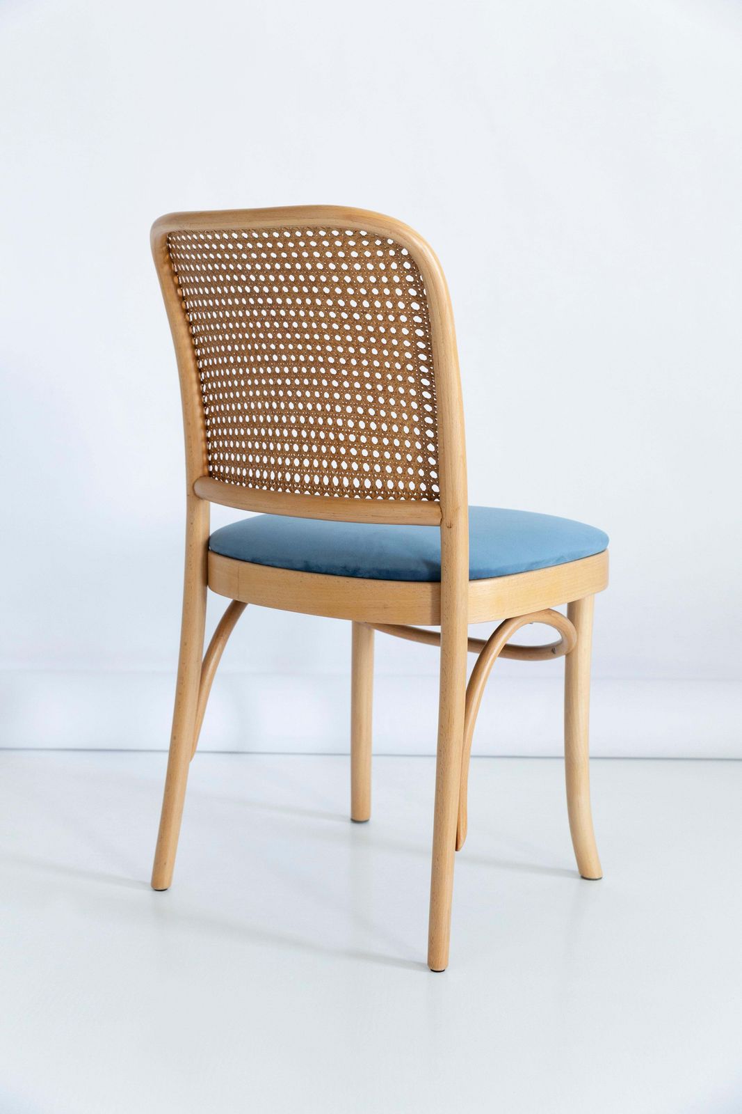 Meubels Set Van Twee Blauwe Fluwelen Thonet Houten Rotanstoelen, Jaren 1960 photo