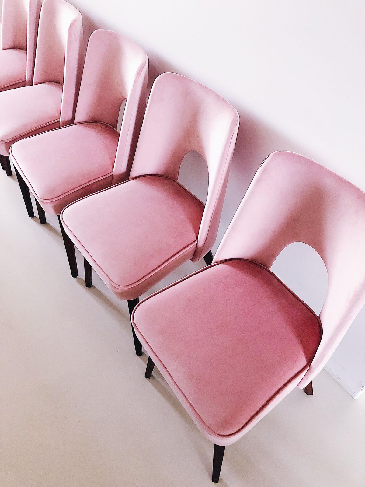 Set Of Two Baby Pink Velvet "Shell" Chairs, Europe, 1960s. photo vinterior