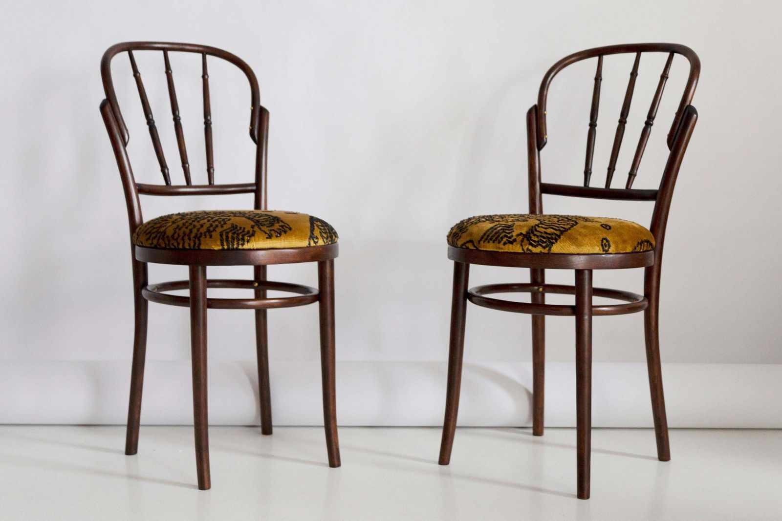 Pair Of Mid Century Beige Tiger Dedar Chairs, Fameg Factory, Poland, 1960s photo vinterior