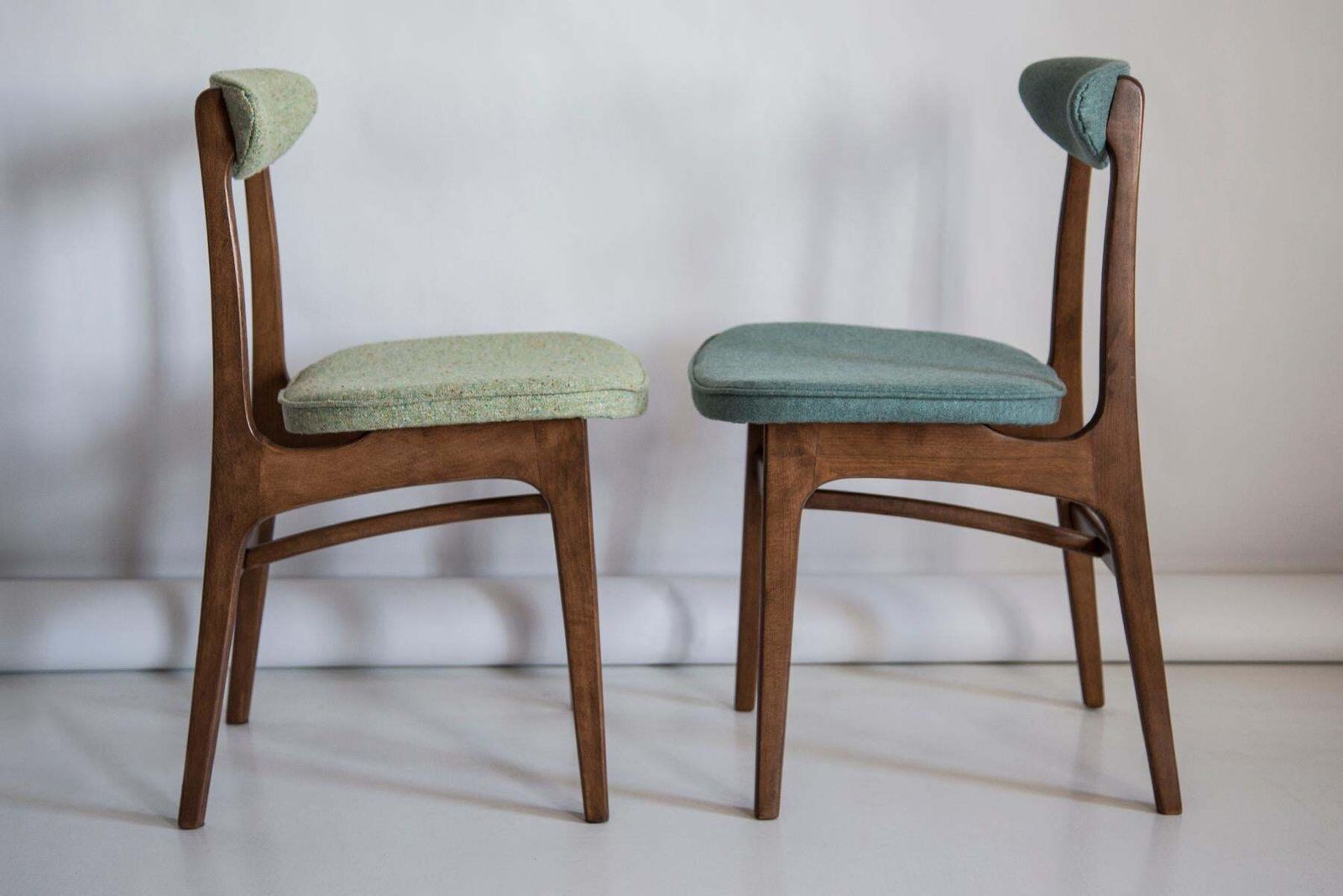 Paar Mid Century Stoelen, Groen Wol, Halas, Polen, Jaren 1960 photo Meubels