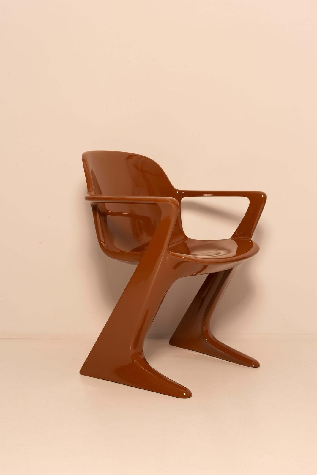 Mid Century Mocha Mousse Pantone Kangaroo Chair, Door Ernst Moeckl, Duitsland, 1968 photo furniture