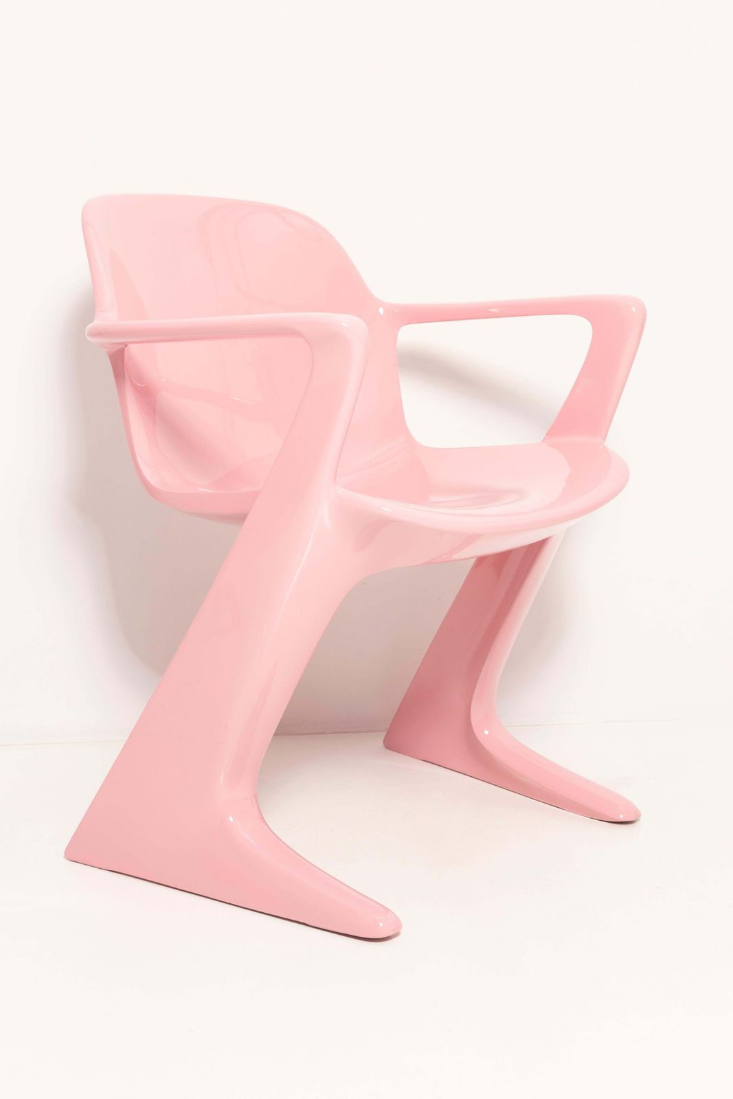 Mid Century Lichtroze Kangaroo Chair, Ontwerp Ernst Moeckl, Duitsland, 1968 photo Meubels