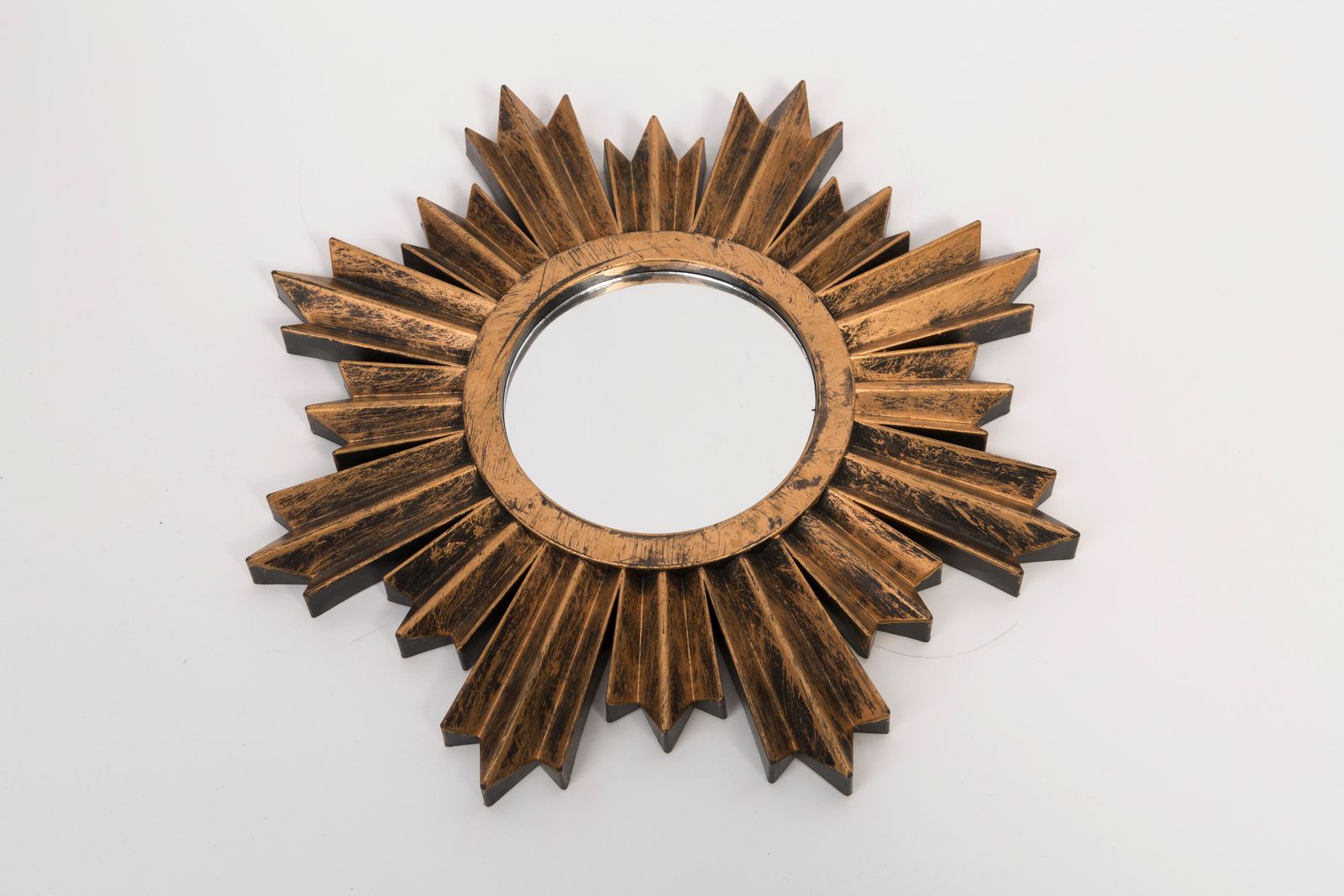 20e Eeuwse Moderne Gouden Sunburst Spiegel, Kunststof, Jaren 1980 photo furniture