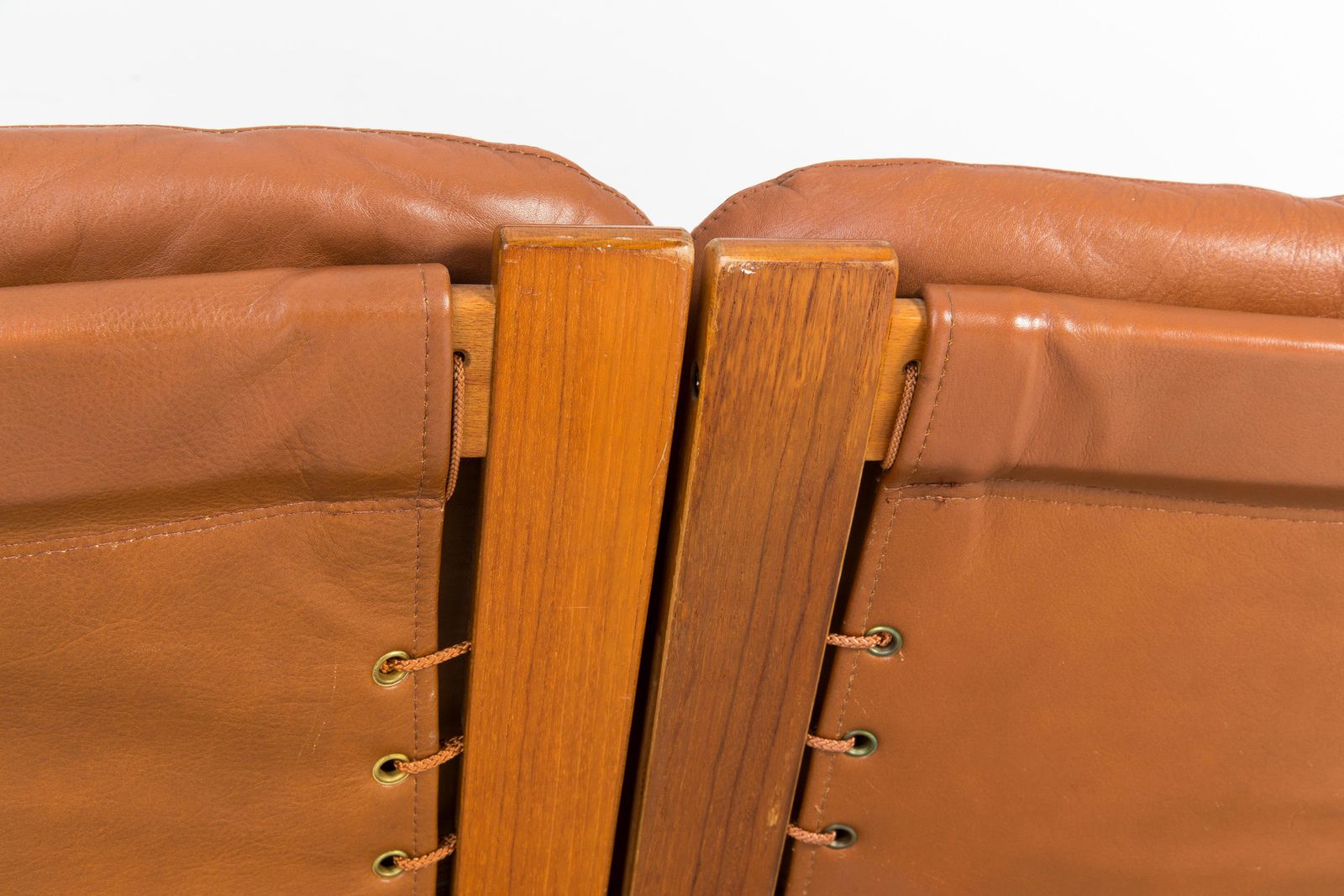 photo furniture 20th Century Teak Wood Kengu Sofa, Elsa & Nordahl Solheim For Rybo Rykken, 1970s