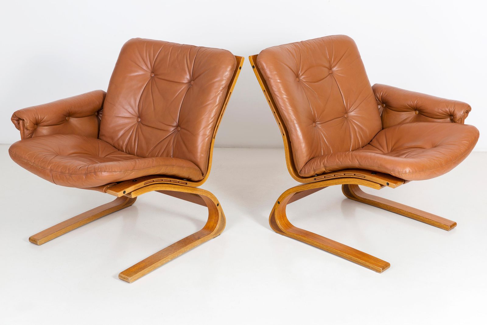 2123.0 20th Century Teak Wood Kengu Sofa, Elsa & Nordahl Solheim For Rybo Rykken, 1970s photo