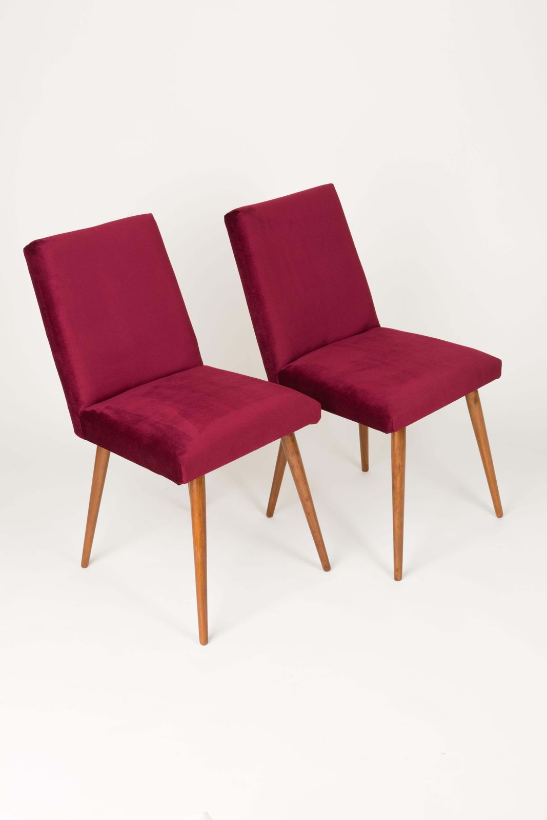 Meubels Set Van Vier 20e Eeuwse Stoelen Met Donkergroen En Bordeauxrood Fluwelen Bekleding, Ca. Jaren 1960 photo
