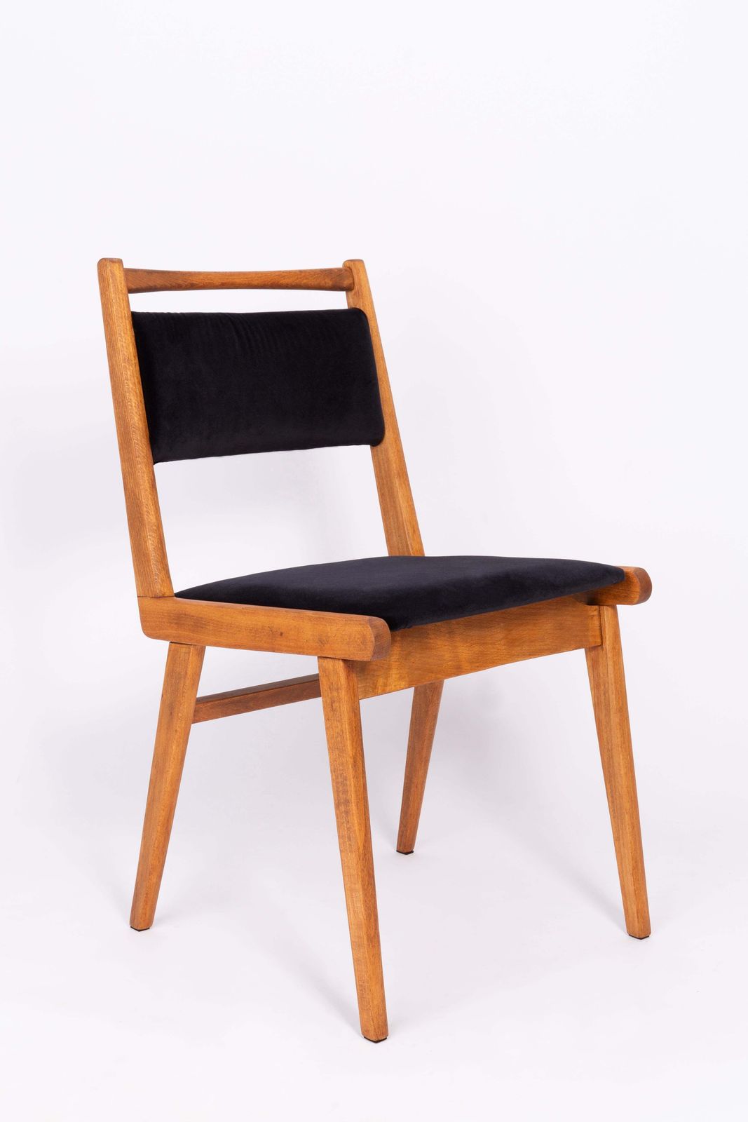Set Van Vier 20e Eeuwse Zwartfluwelen Stoelen, Polen, Ca. Jaren 1960 photo for sale