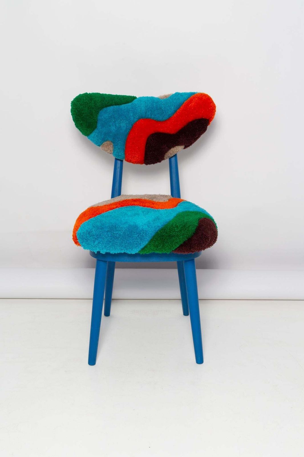 Set Van Drie Mid Century Stoelen Met Hartvormige Rugleuning, Handgeknoopte Wollen Bekleding, Europa, Polen, Jaren 1960 photo vinterior