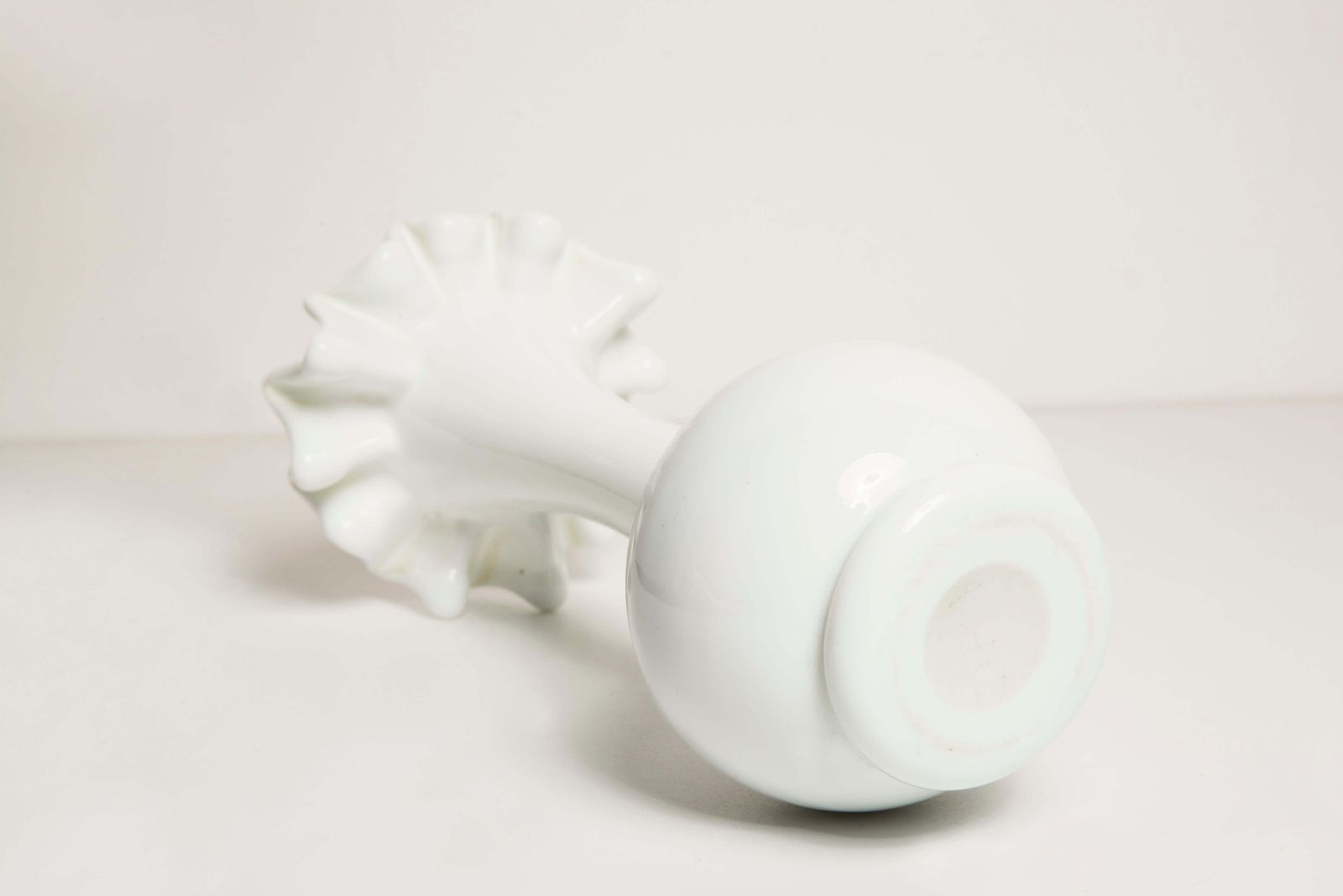 photo furniture Midcentury Porcelain White Mini Vase With A Frill, Europe, 1960s