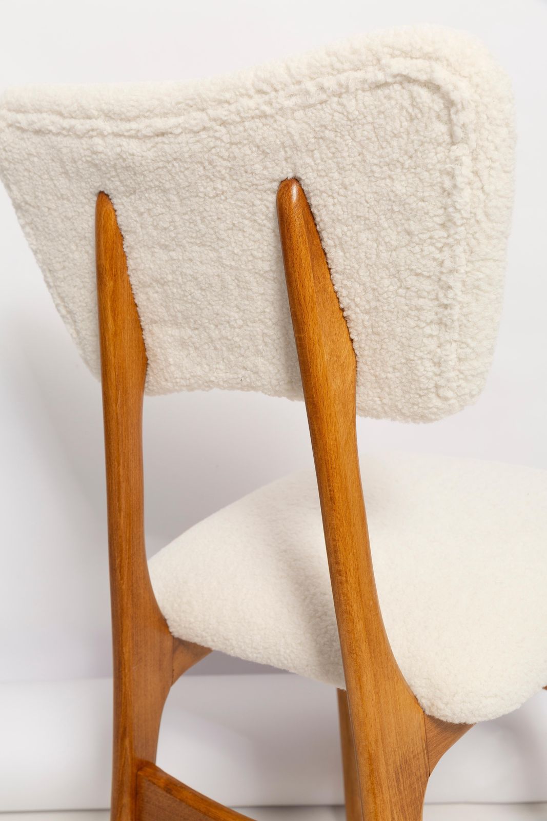 photo furniture Mid Century Butterfly Dining Chair, Light Creme Boucle, Poland, 1960s