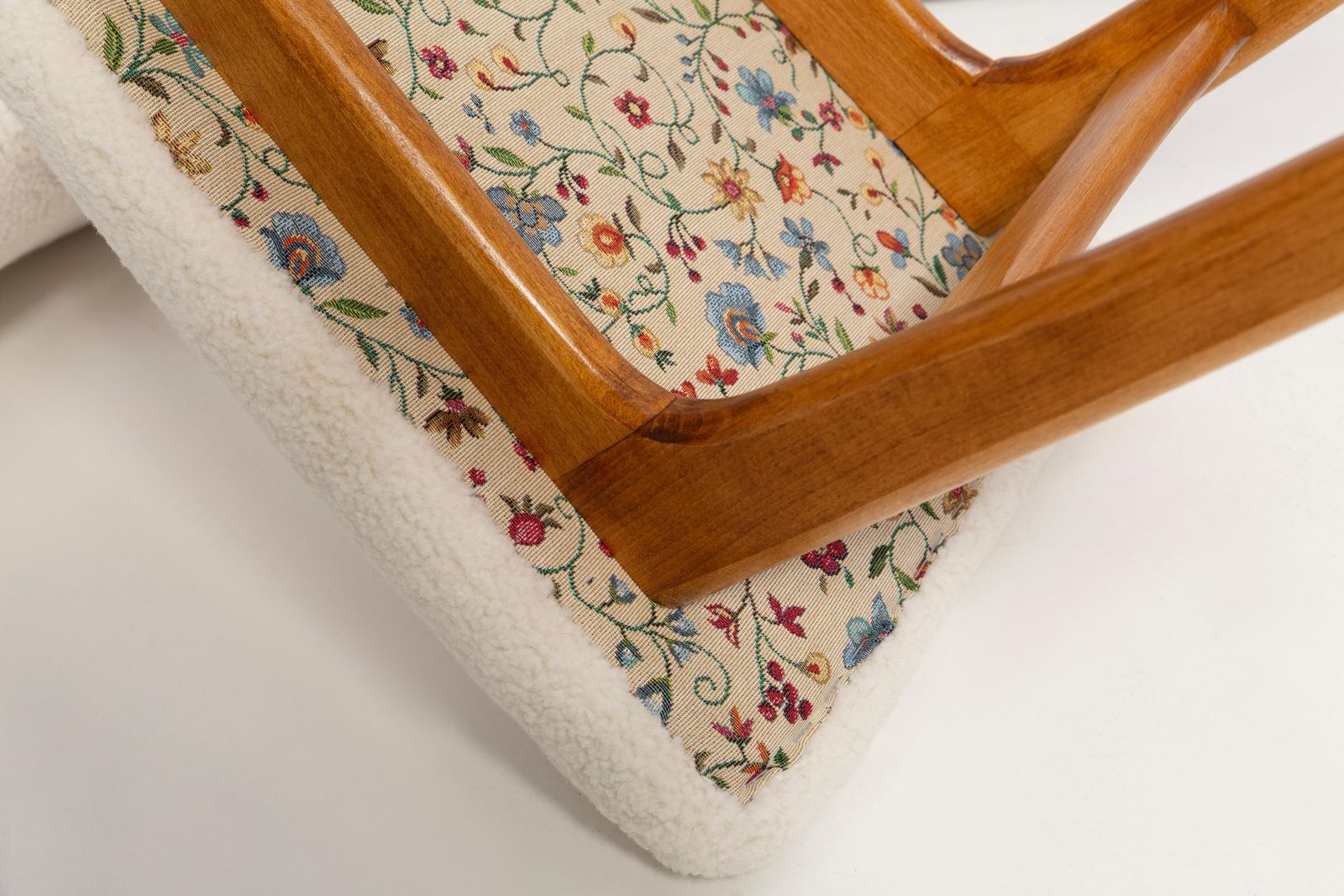 photo vintage Mid Century Butterfly Dining Chair, Light Creme Boucle, Poland, 1960s
