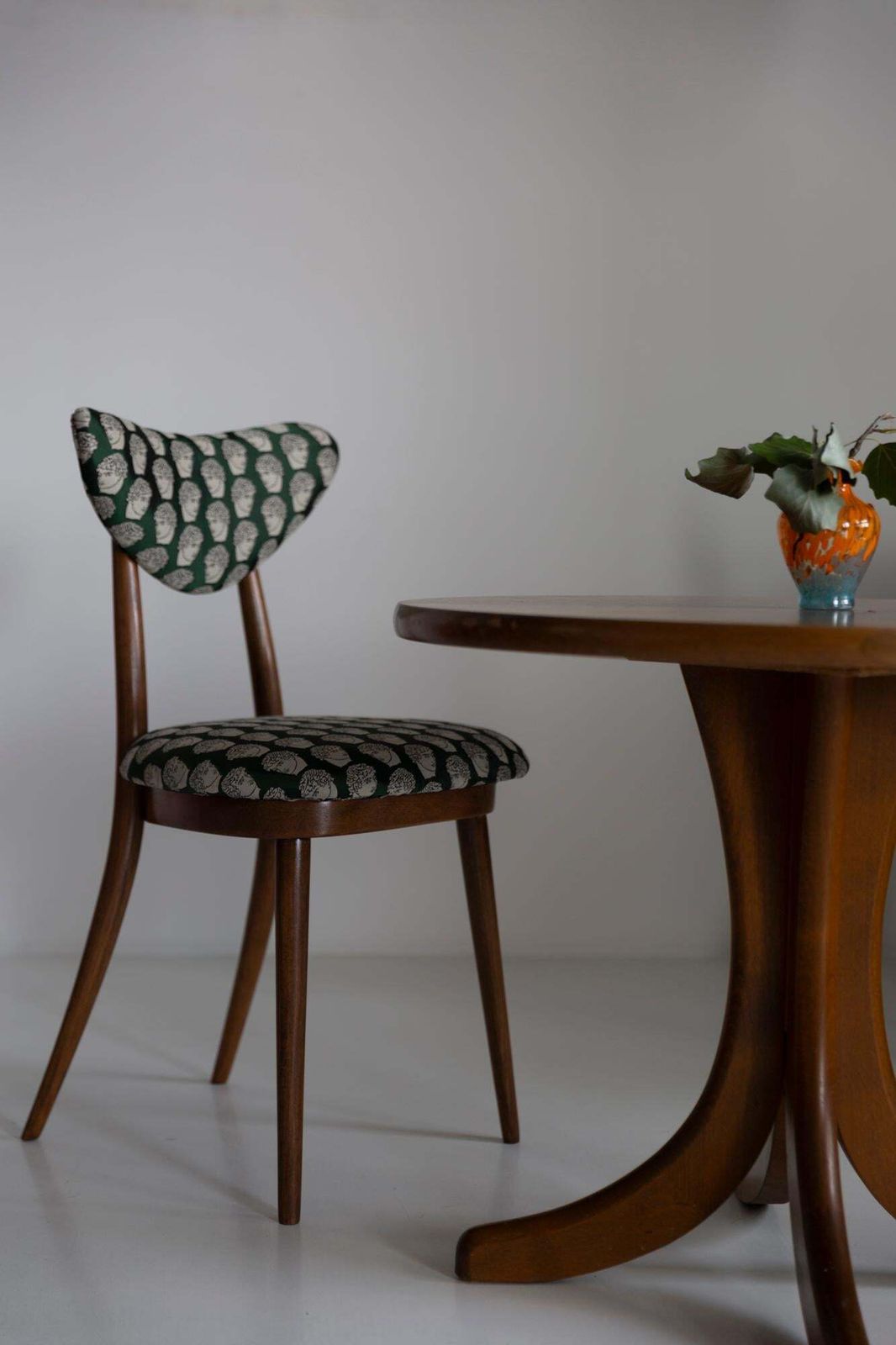 Mid Century David Print Emerald Satin, Walnoothouten Hartenstoel, Europa, Ca. Jaren 1960 photo 595.0
