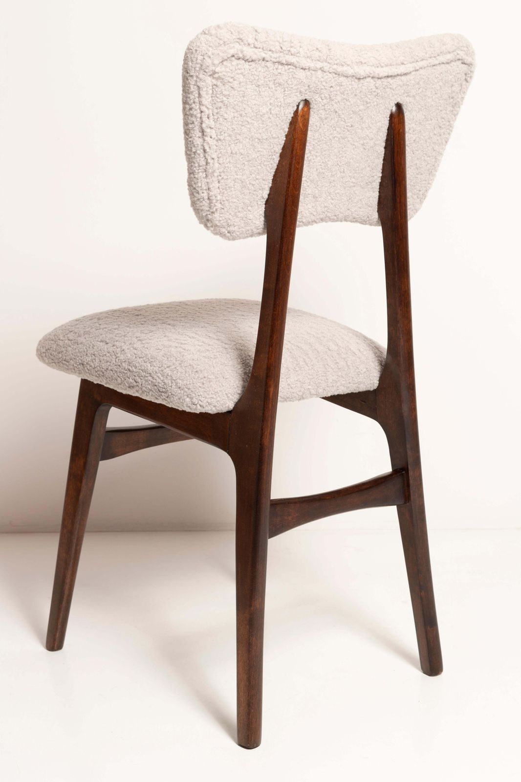 Meubels Mid Century Butterfly Chair, Lichtgrijs Bouclé, Donker Walnoot Hout, Europa, Jaren 1960 photo