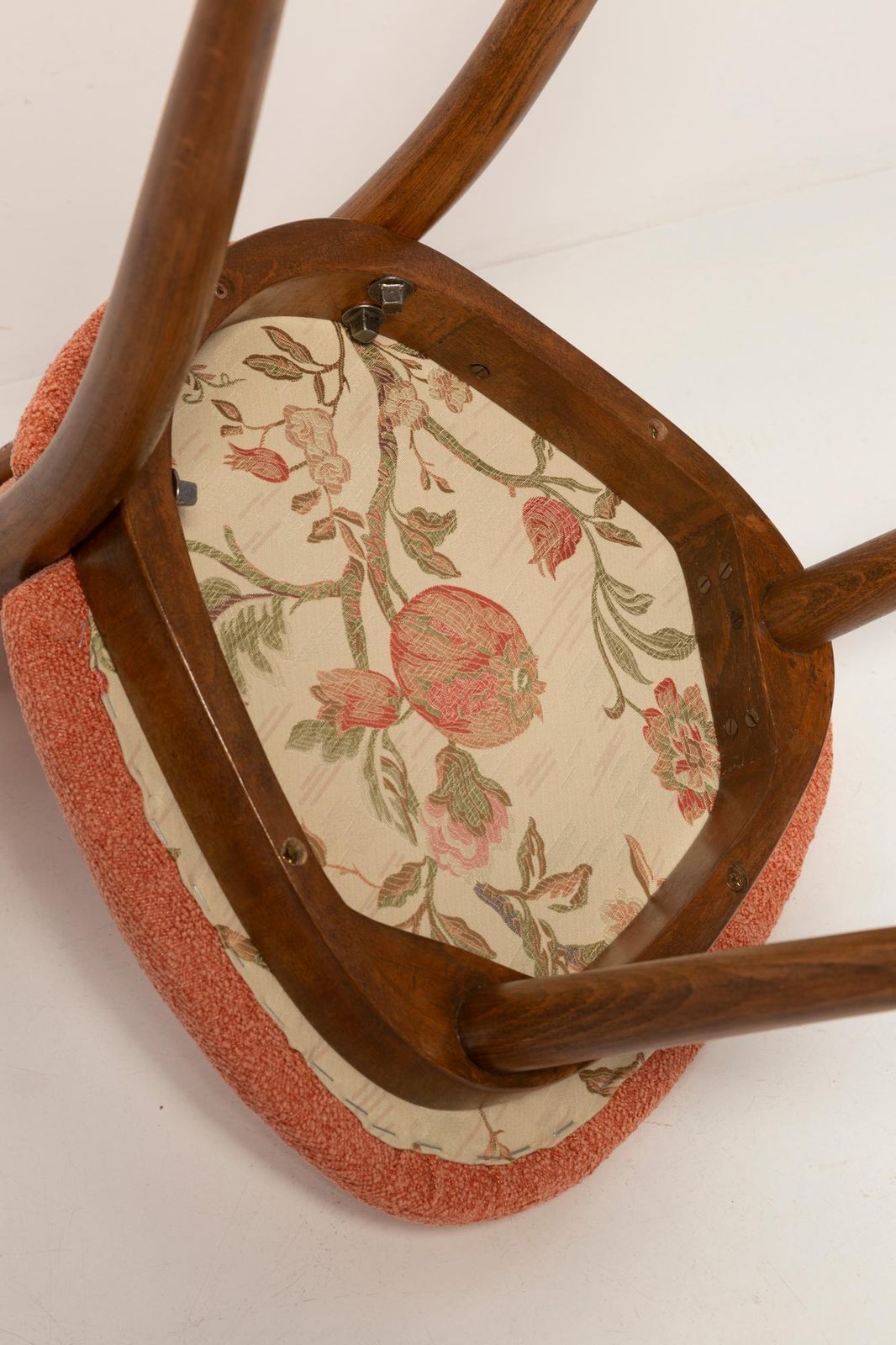 photo vintage Set Van Vier Mid Century Oranje Fluwelen Stoelen Met Hartvorm, Europa, Jaren 1960