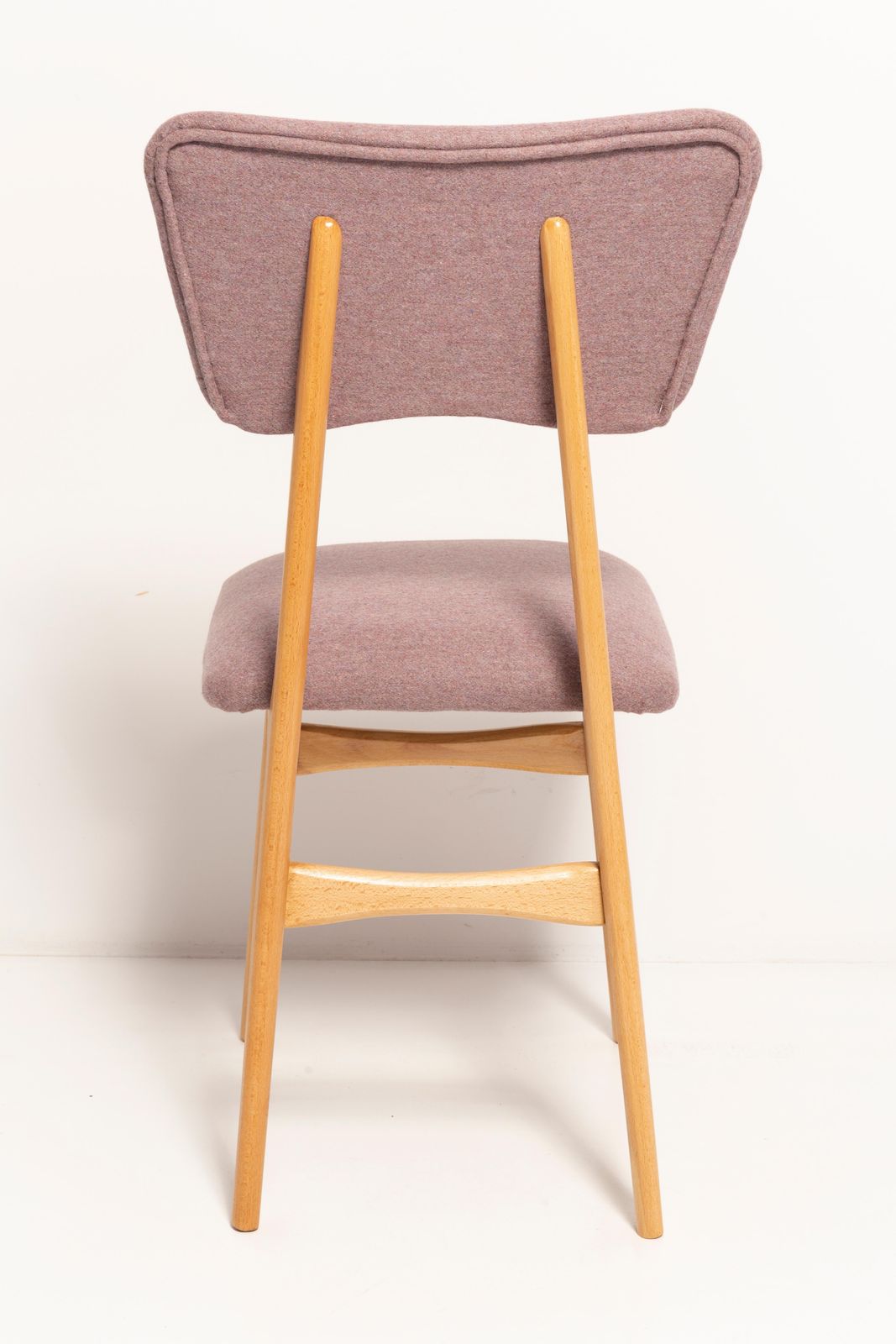 photo for sale Vier 20e Eeuwse "Butterfly" Eetkamerstoelen, Roze Wol, Licht Hout, Europa, Jaren 1960