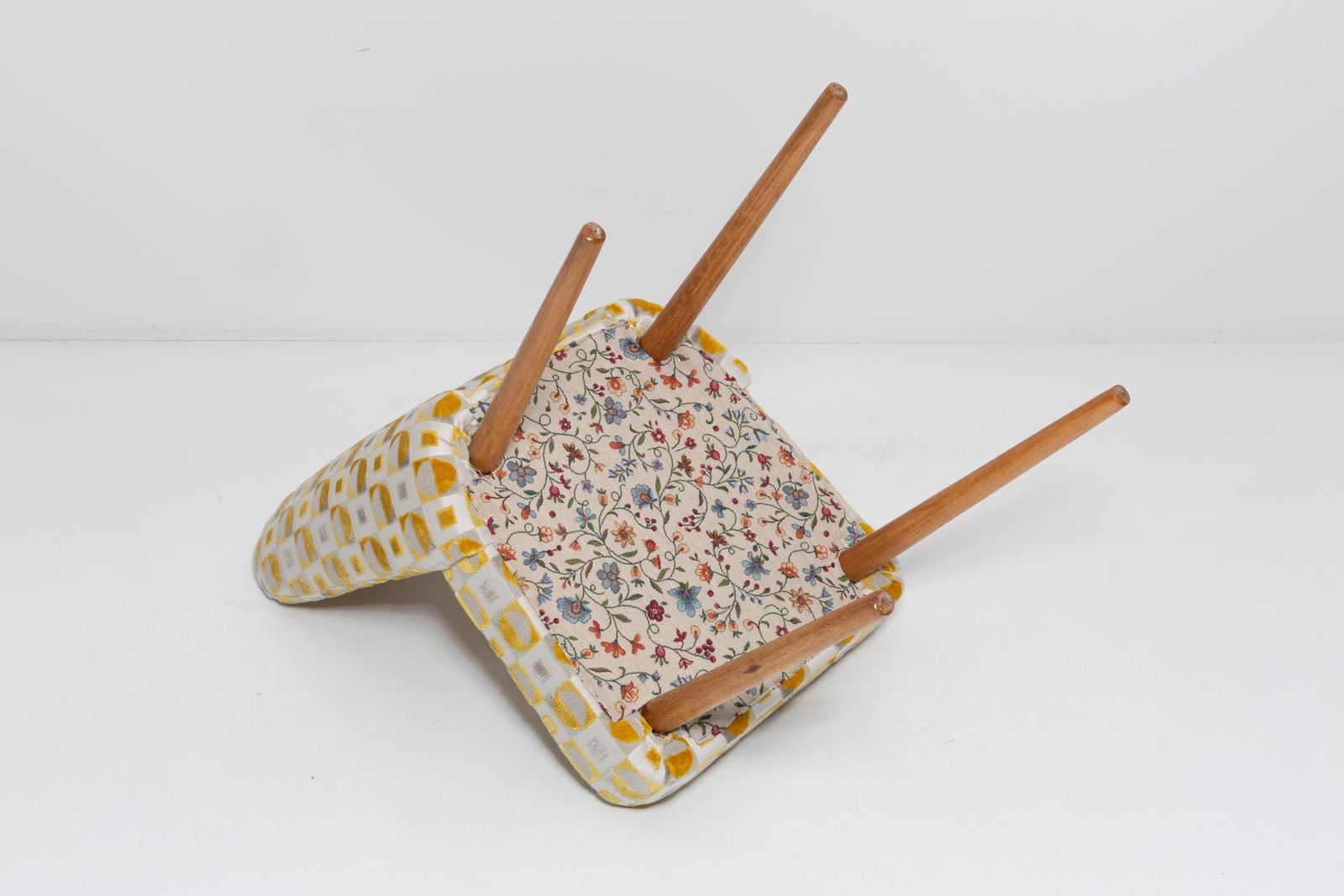 photo vinterior Set Of Six Yellow "Shell" Chairs, Poland, 1960s