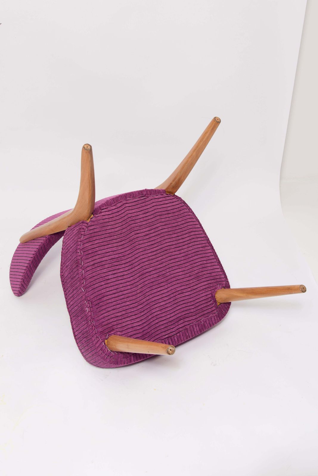 Meubels Mid Century Violet Fluwelen Club Fauteuil, Europa, Jaren 1960 photo