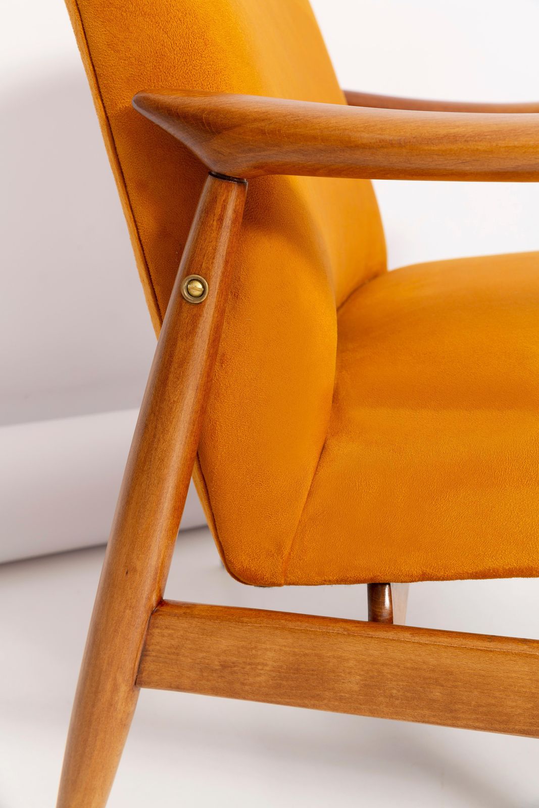 Mid Century Mosterdgele Fauteuil, Ontworpen Door J. Kedziorek, Europa, Jaren 1960 photo Meubels