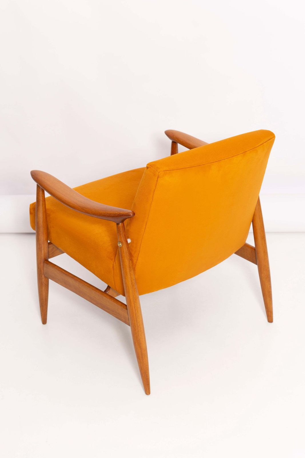 photo vinterior Mid Century Mosterdgele Fauteuil, Ontworpen Door J. Kedziorek, Europa, Jaren 1960