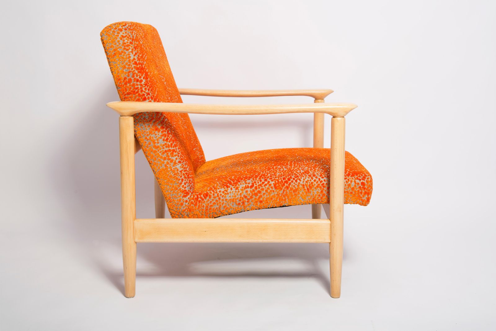 Midden 20e Eeuw Oranje Fluwelen Fauteuil, Edmund Homa, Europa, Jaren 1960 photo for sale