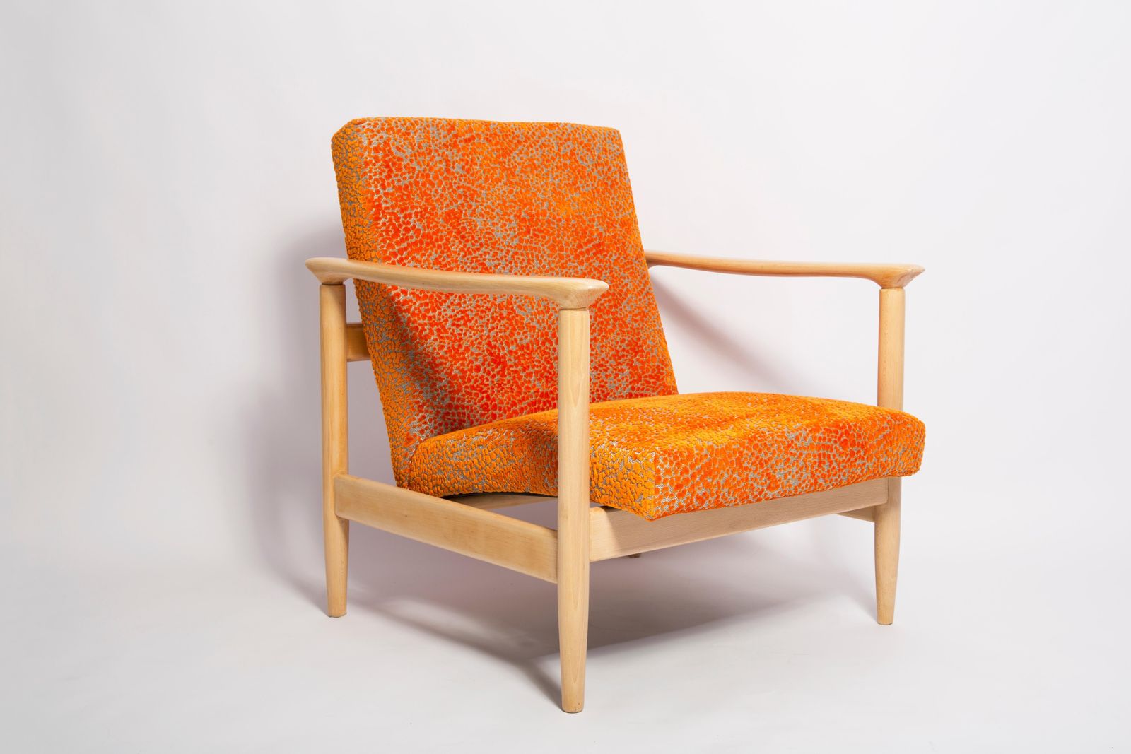 Midden 20e Eeuw Oranje Fluwelen Fauteuil, Edmund Homa, Europa, Jaren 1960 photo Meubels