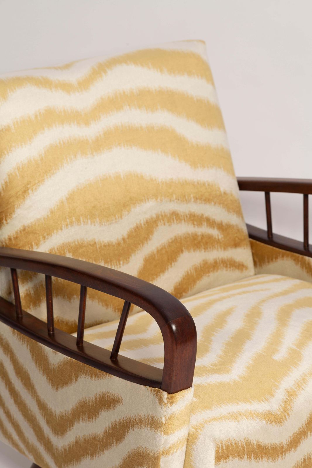 Mid Century Zebra Tiger Velvet Fauteuil, Europa, Jaren 1960 photo for sale