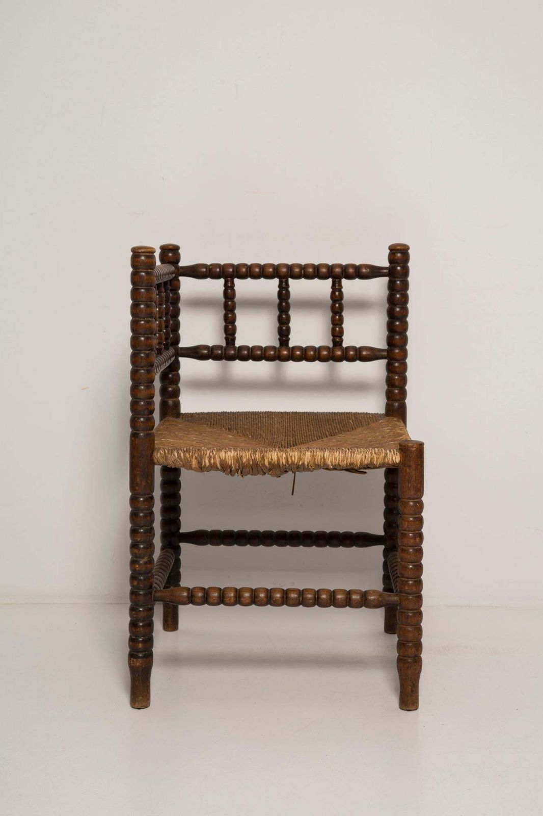 Mid Century Antiek Provinciaal Handgemaakt Bobbin Hoekstoel, Frankrijk, Jaren 1940 photo furniture