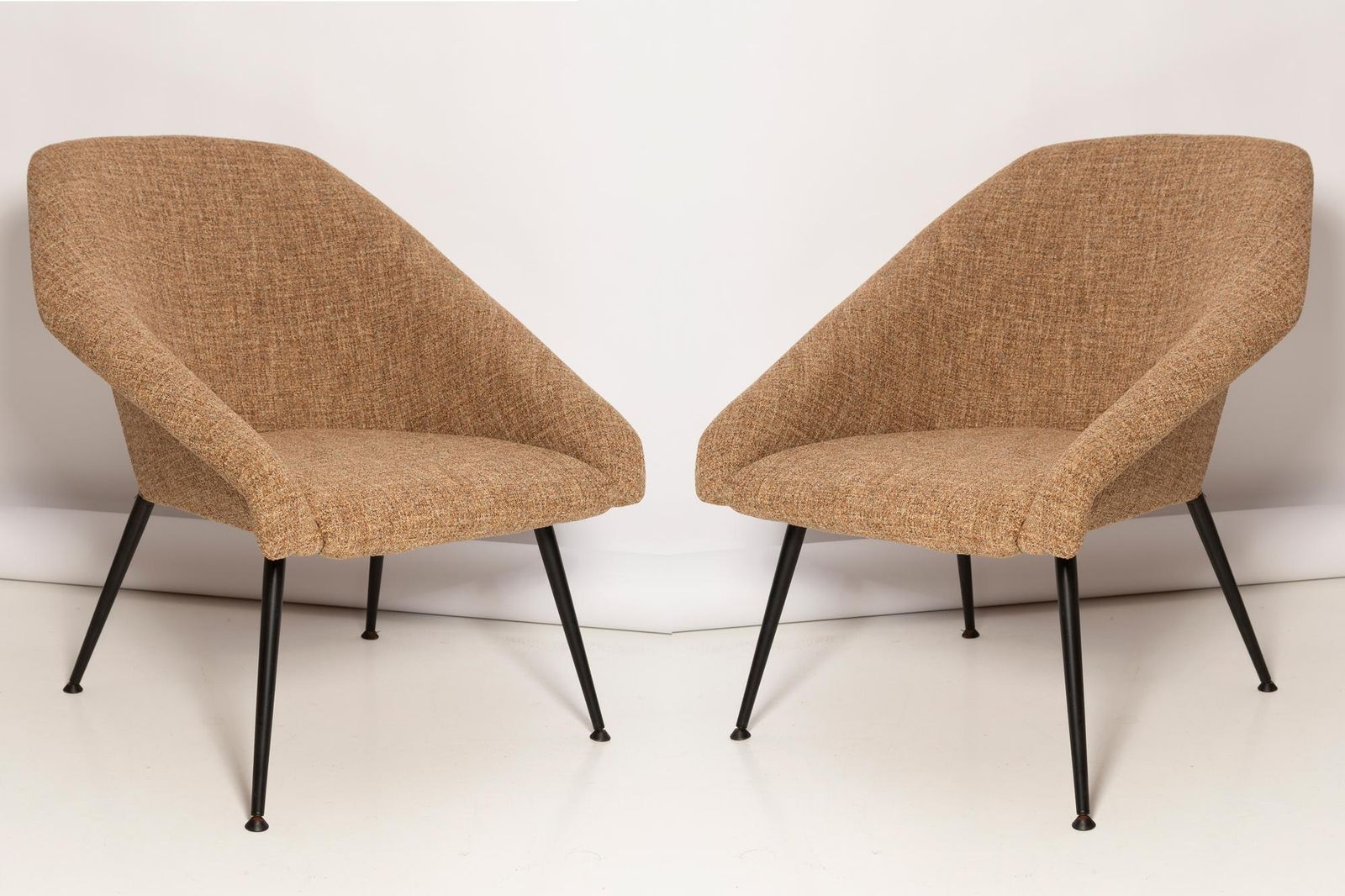 Set Van Twee Beige "Eva" Club Fauteuils, Ca. Jaren 1960, 20e Eeuw photo for sale