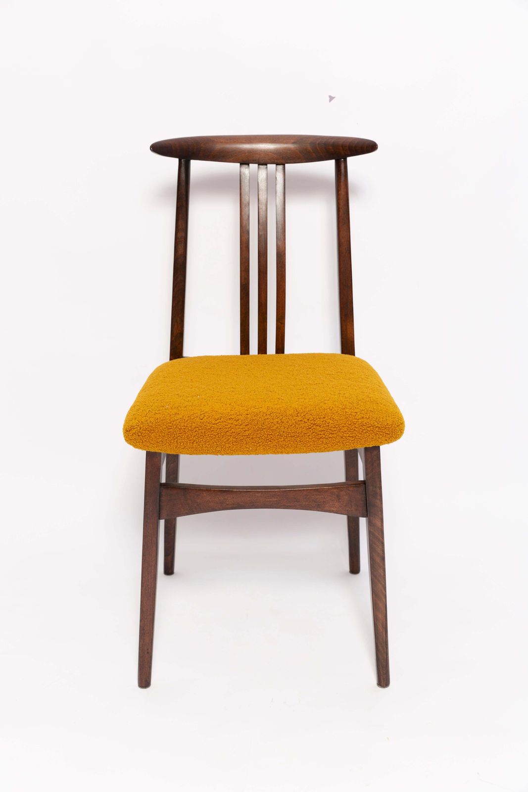 Zes Mid Century Fauteuils In Oker Bouclé, Walnouthout, M. Zielinski, Europa, Ca. Jaren 1960 photo vintage
