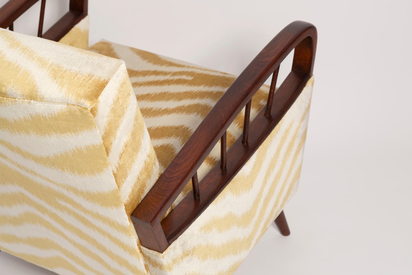 photo furniture Paar Mid Century Fauteuils Met Zebra /Tijgerfluweel, Europa, Jaren 1960