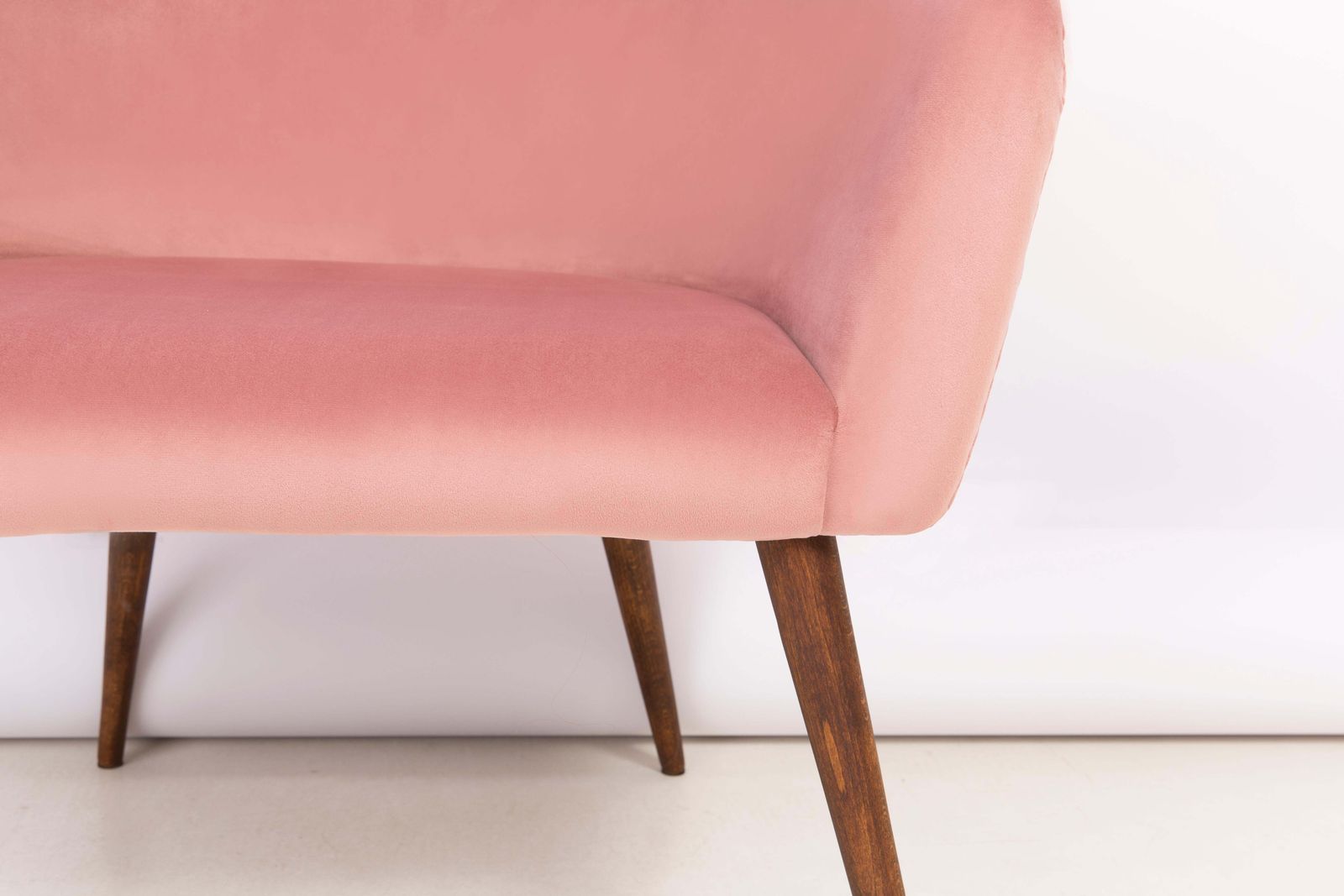 4252.0 Set Of Four Of 20th Century Pink Velvet Shell Club Armchairs, 1960s photo
