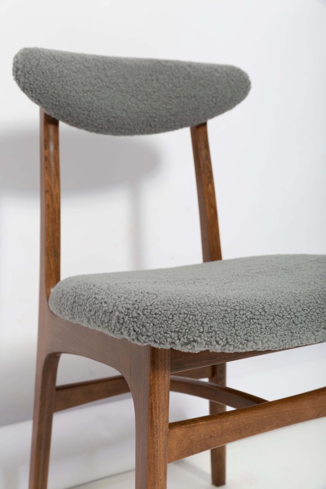 photo vinterior Set Of Eight Mid Century Gray Boucle Chairs By Rajmund Halas, Poland, 1960s