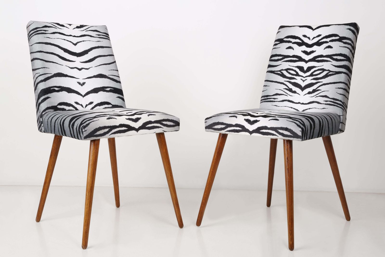 Set Van Acht 20e Eeuwse Stoelen Met Zwart Wit Zebravelours Bekleding, Europa, Ca. Jaren 1960 photo furniture