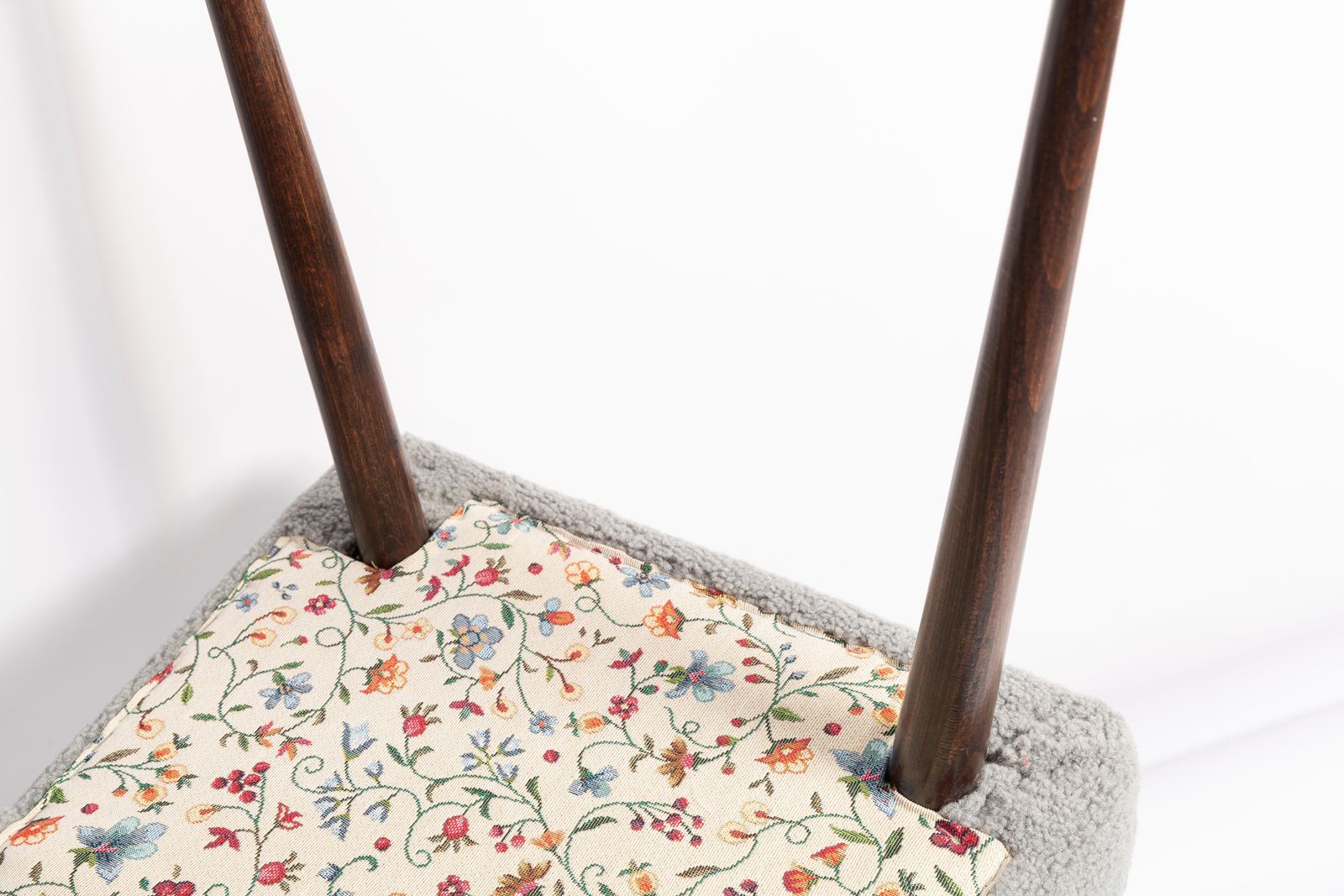 photo vintage Set Of Eight Gray Boucle 'Shell' Chairs, Dark Beech Wood, Europe, 1960s