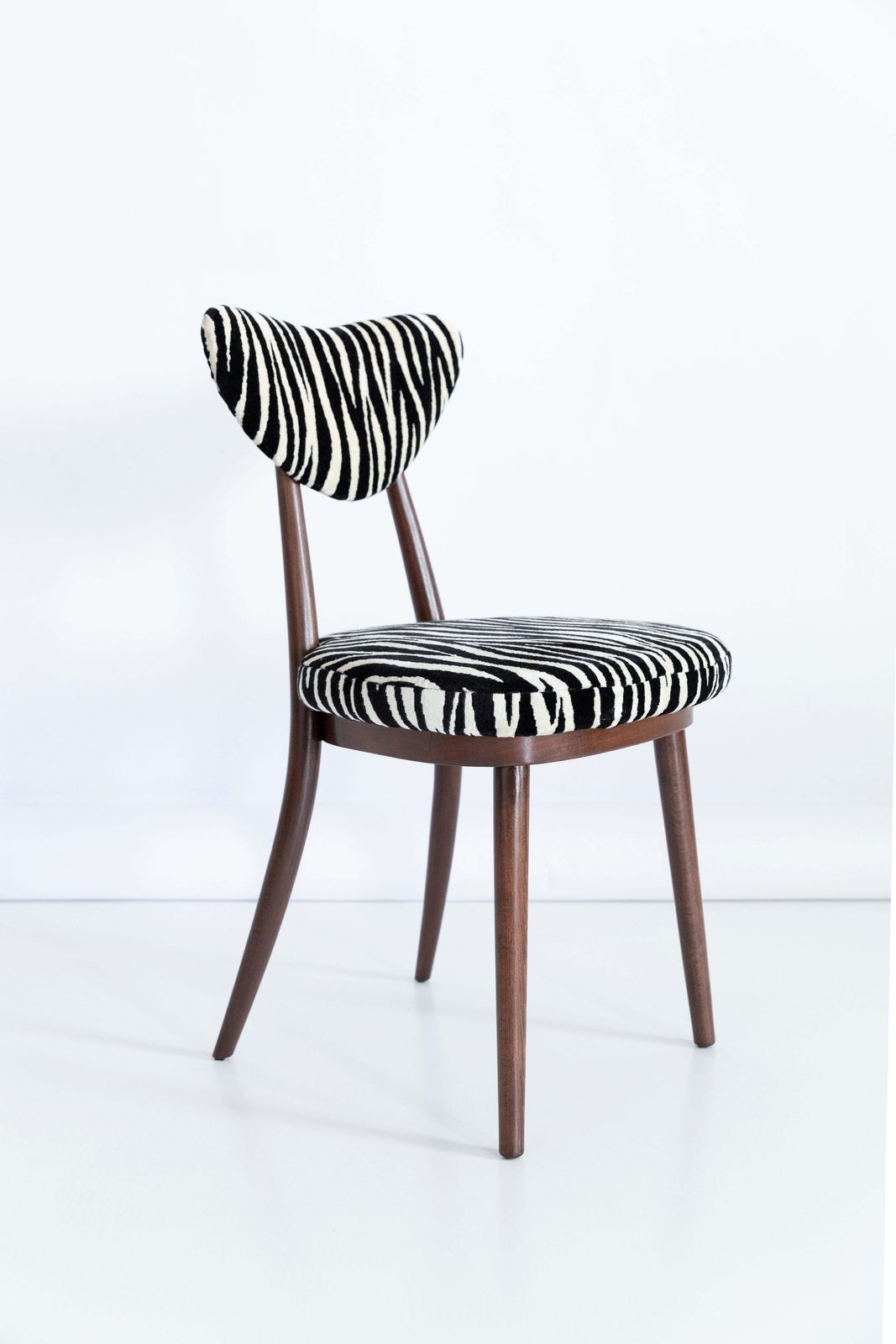 photo vinterior Set Of Six Midcentury Zebra Black And White Heart Chairs, Poland, 1960s