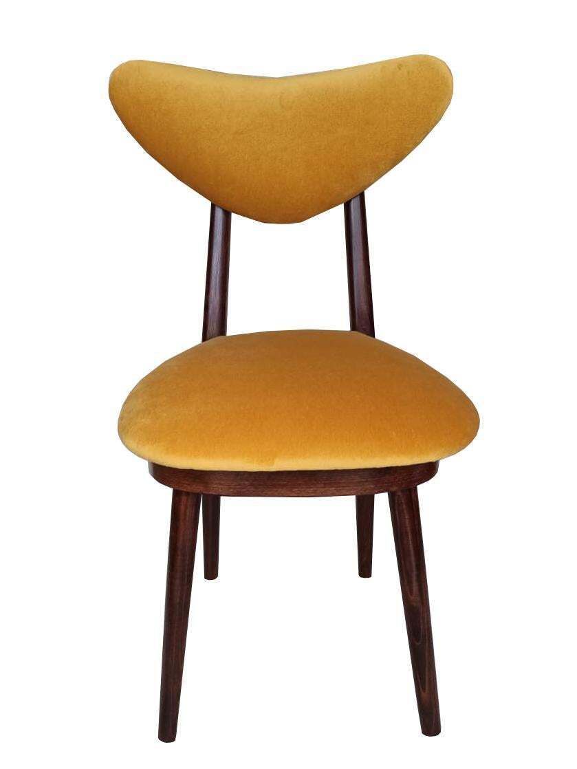 Set Van Tien Mid Century Gele Velours Stoelen Van Walnouthout, Model "Hart", Polen, Ca. Jaren 1960 photo for sale