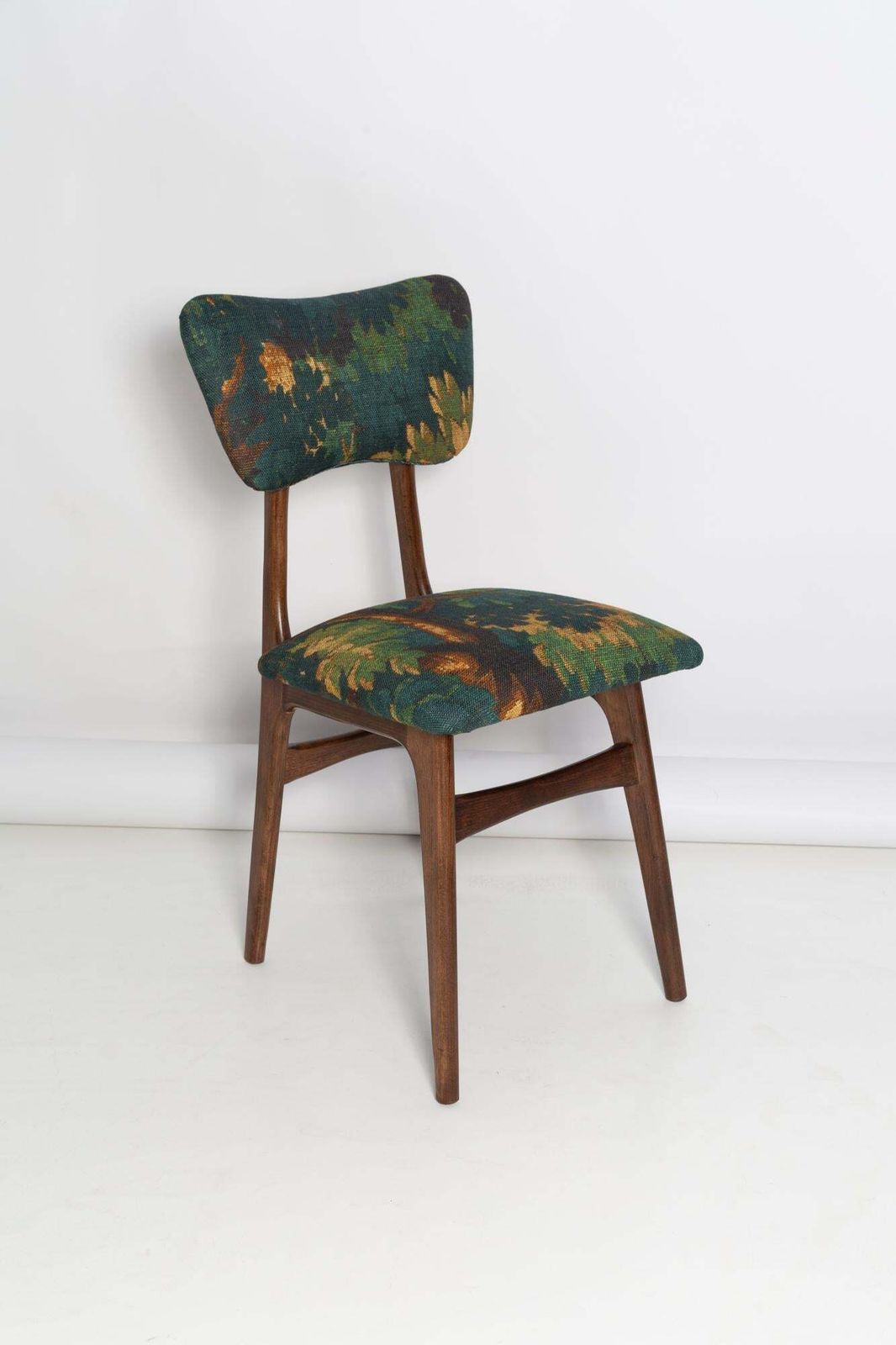 photo furniture Set Of Eight Midcentury Butterfly Chairs, Linen Schwarzwald Dedar, Europe, 1960s