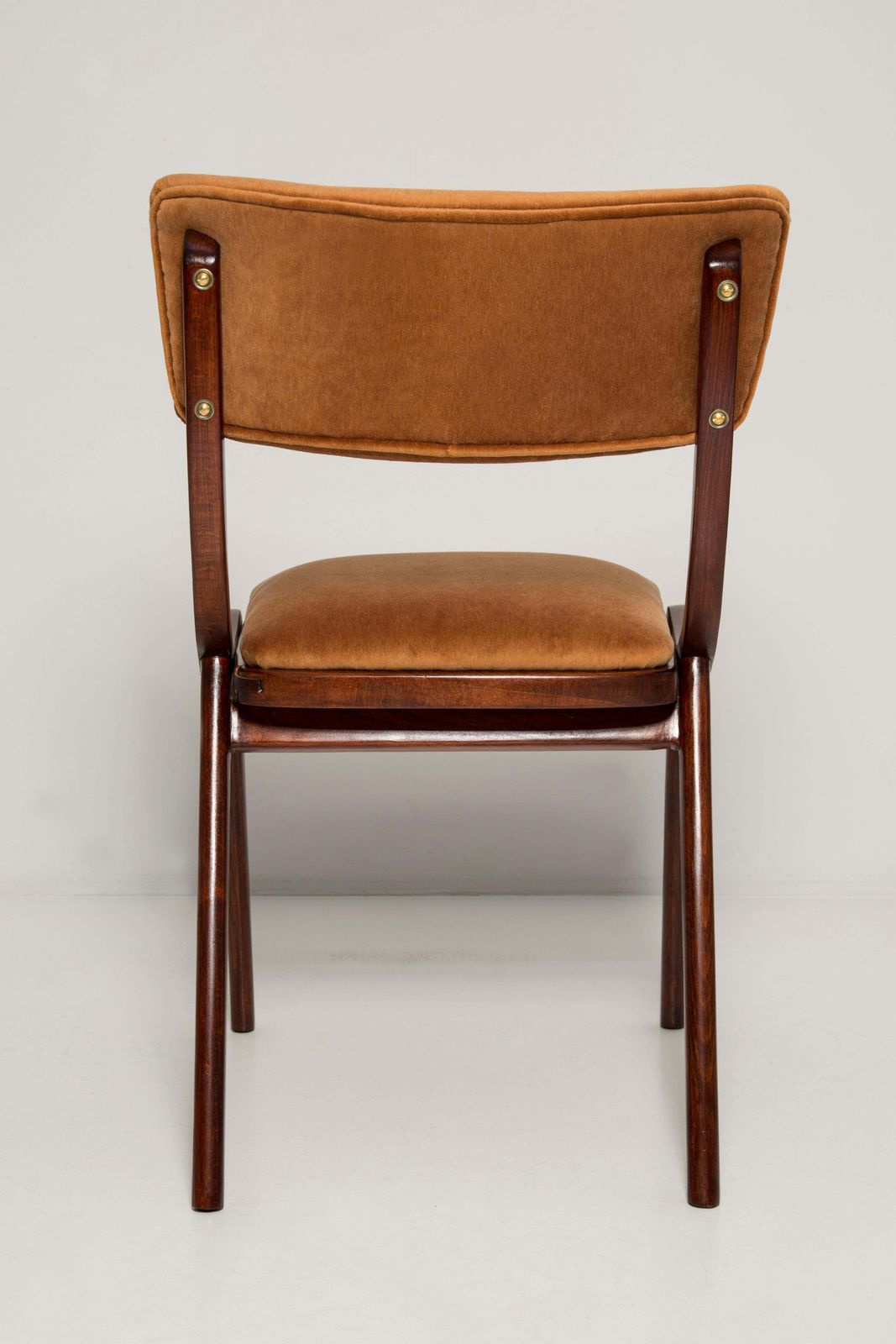 photo furniture Acht Mid Century Modern Bumerang Stoelen, Bruin Beige Velours, Polen, Jaren 1960