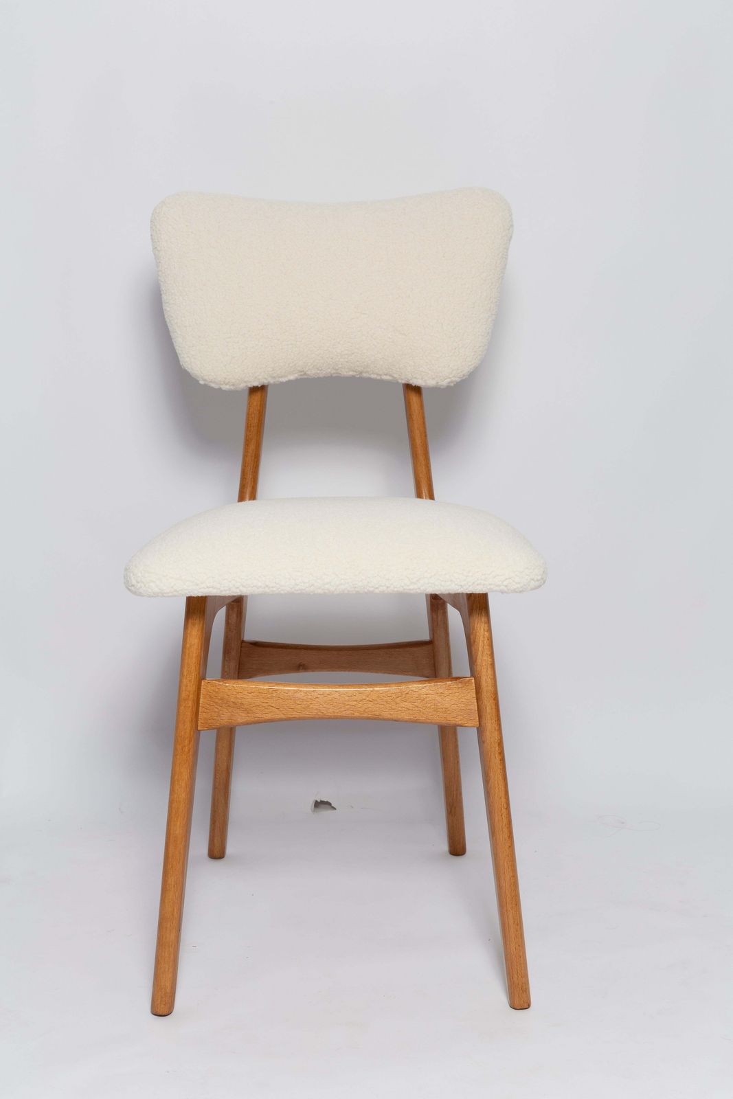 6123.0 Set Van Twaalf Mid Century Vlinterstoelen, Bouclé, Licht Hout, Europa, Jaren 1960 photo