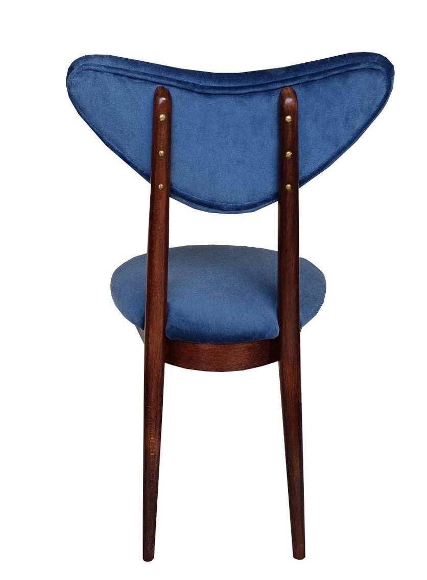 Set Van Twaalf Mid Century Stoelen Met Blauw Fluwelen Bekleding En Walnoothouten Frame, Hartvormige Rugleuning, Polen, Jaren 1960 photo for sale
