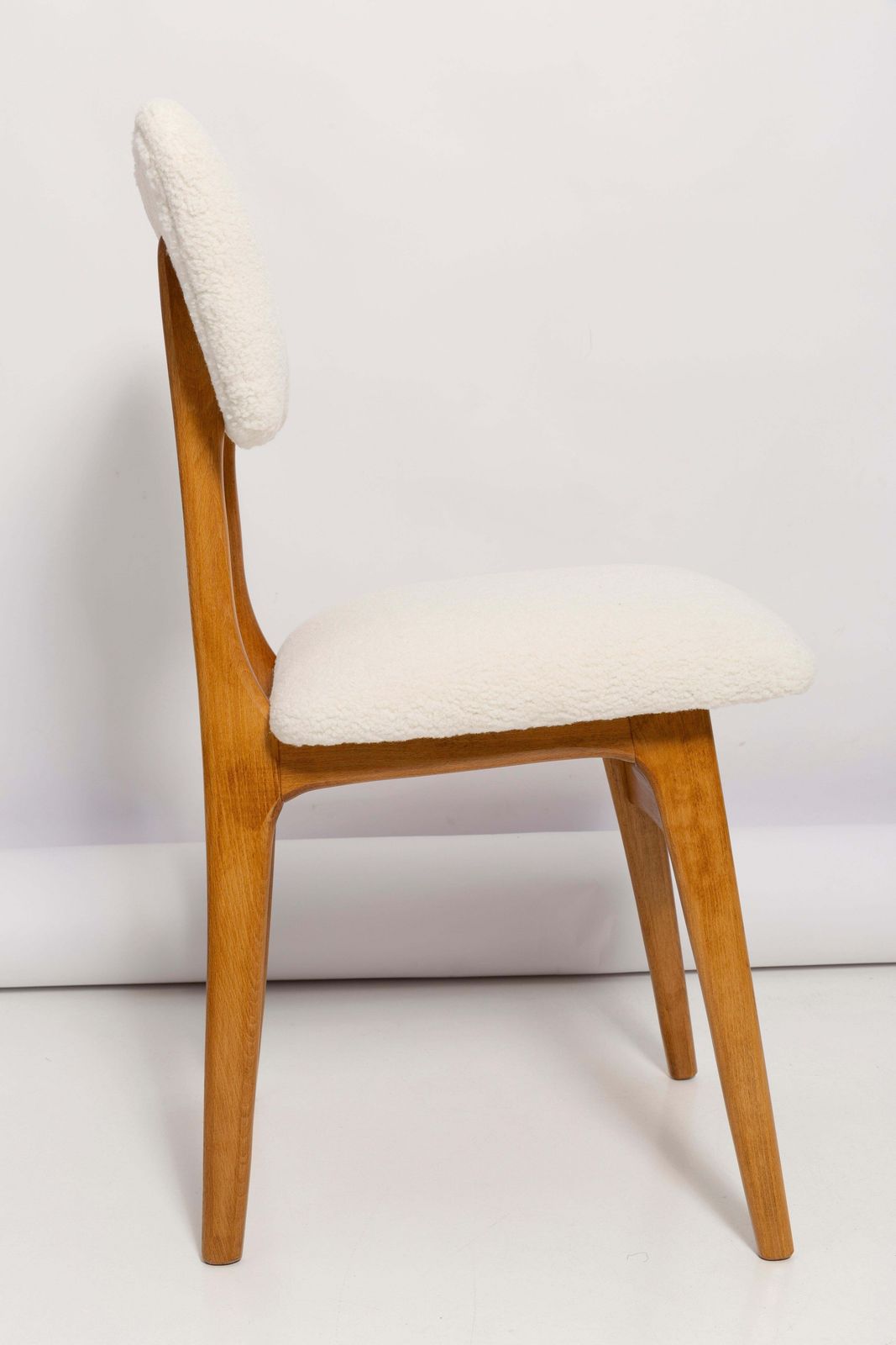 Set Of Twelve 20th Century Cream Boucle Butterfly Chairs, 1960s, Poland photo vinterior
