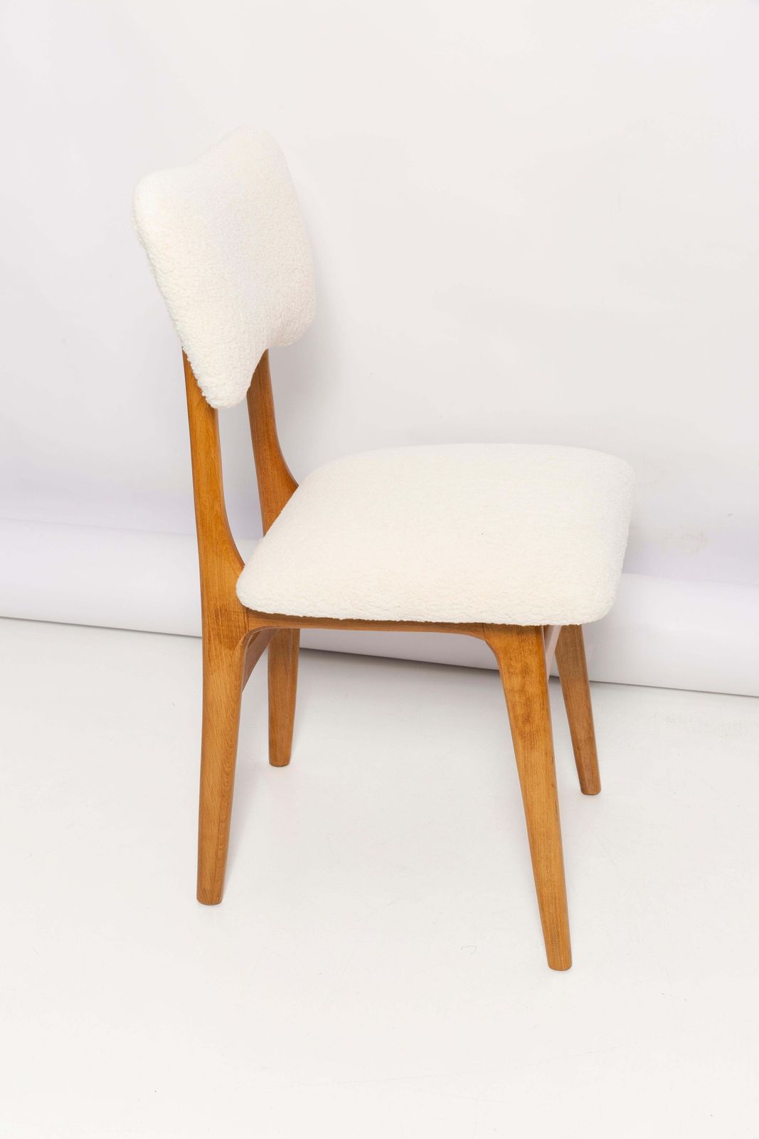 Set Van Twaalf 20e Eeuwse Crèmekleurige Bouclé Vlinterstoelen, Jaren 1960, Polen photo buy