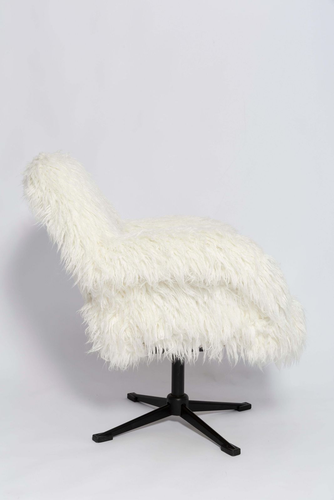 Mid Century Vintage White Alpaca Faux Fur Swivel Armchair, Europe, 1960s photo 1702.0