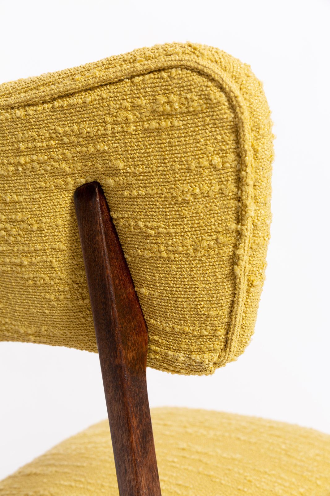 photo vintage Mid Century Table By Jindřich Halabala And Set Of 4 Boucle Chairs, Europe, 1960s