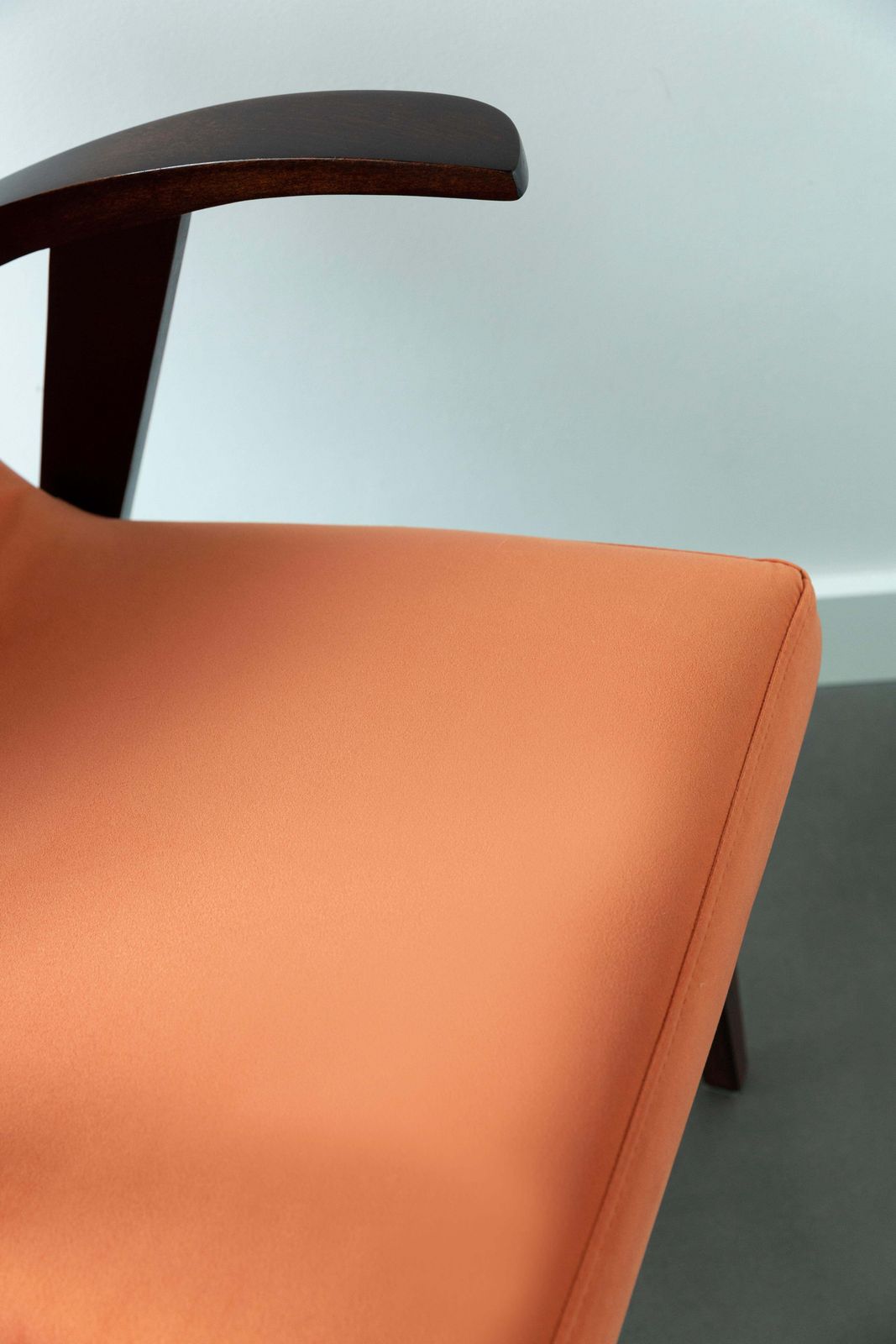 Vintage Oranje Fauteuil Door Mieczyslaw Puchala, Ca. Jaren 1960, 20e Eeuw photo vintage