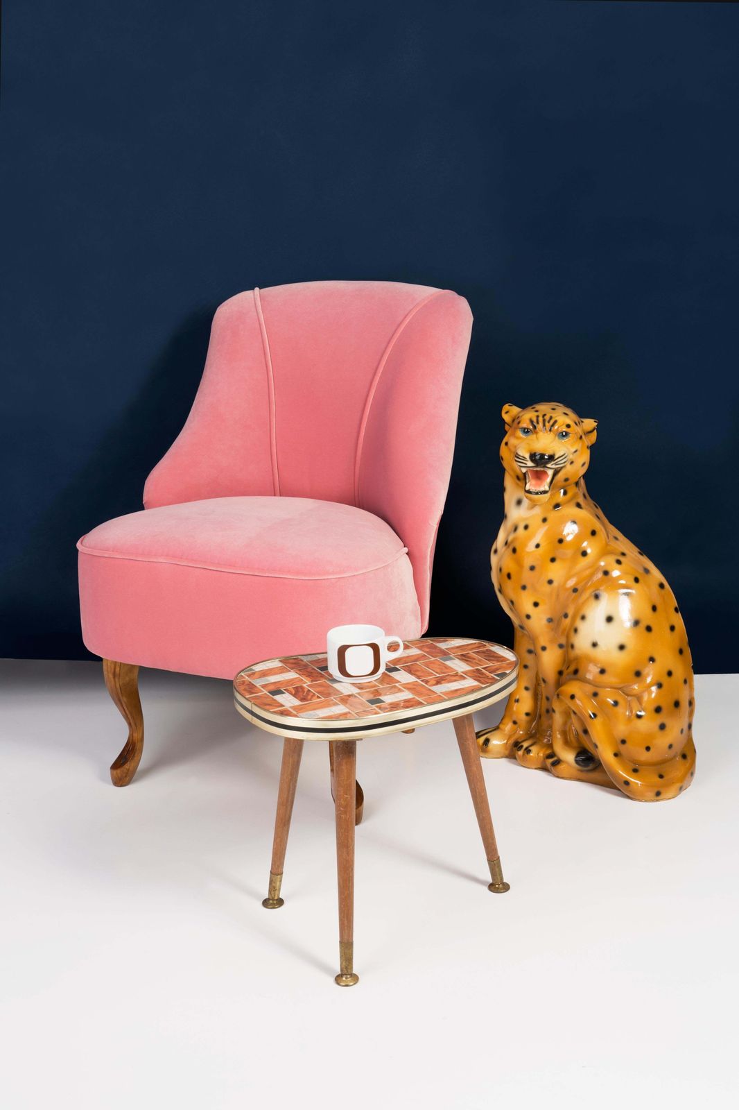 photo vinterior 20th Century Art Deco Baby Pink Armchair, 1950s