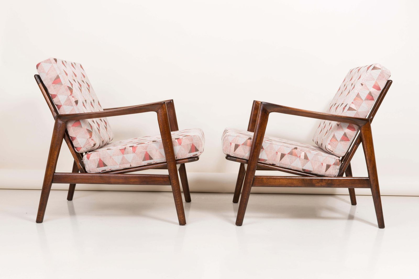 Meubels Fauteuil Met Geometrische Roze Print, Jaren 1960, Polen photo