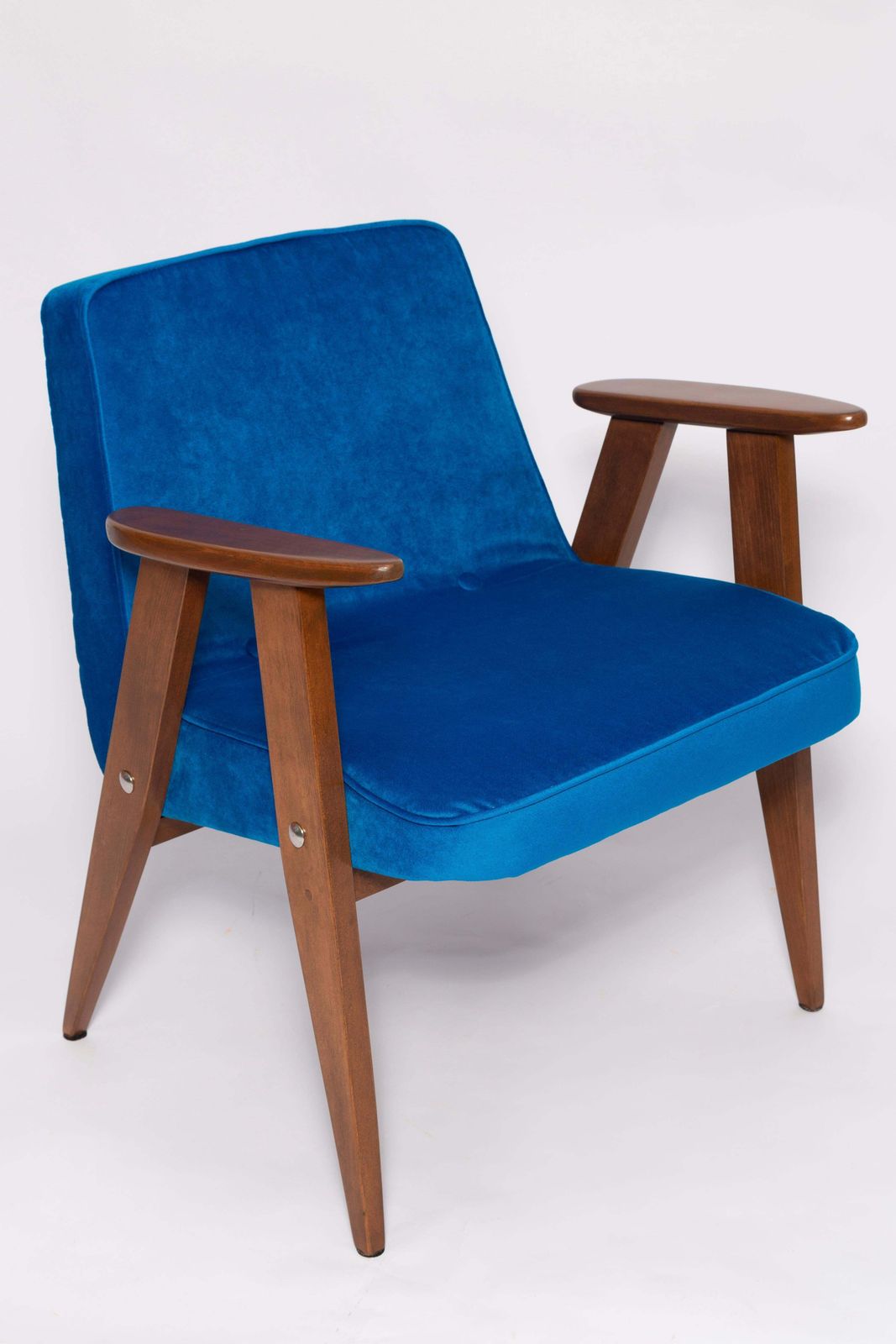 Mid Century 366 Fauteuil In Blauw Fluweel, Door Jozef Chierowski, Europa Ca. Jaren 1960 photo furniture