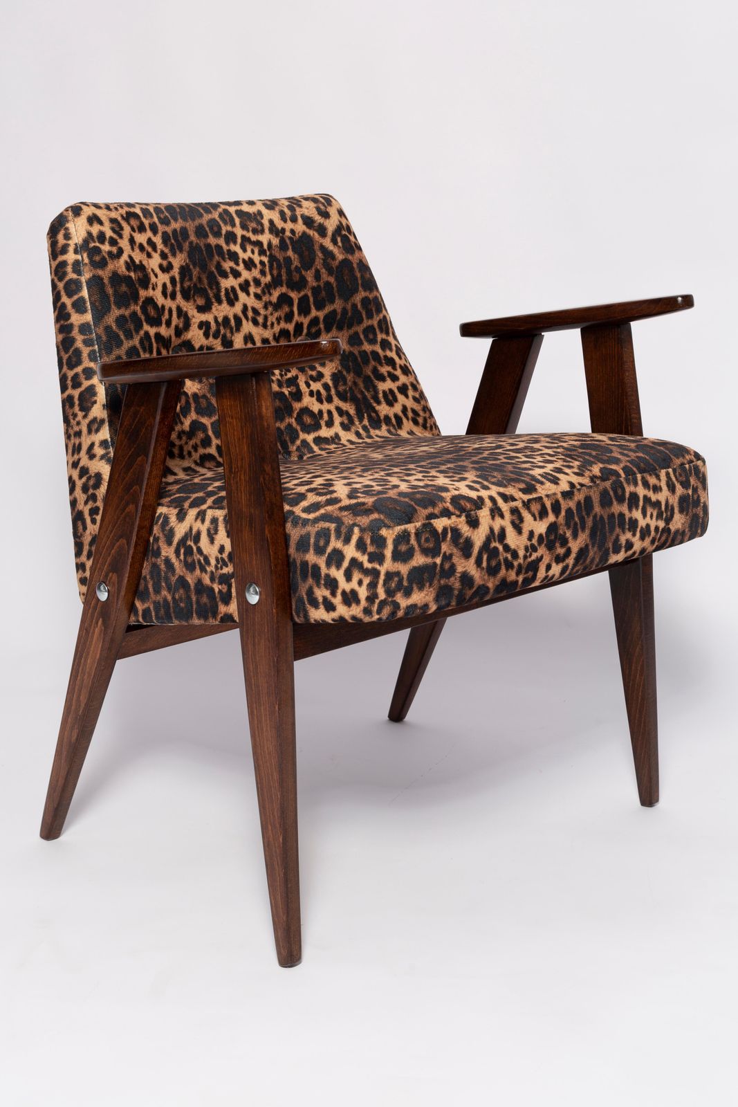 Mid Century 366 Fauteuil In Luipaardprint Fluweel, Jozef Chierowski, Europa Ca. Jaren 1960 photo for sale
