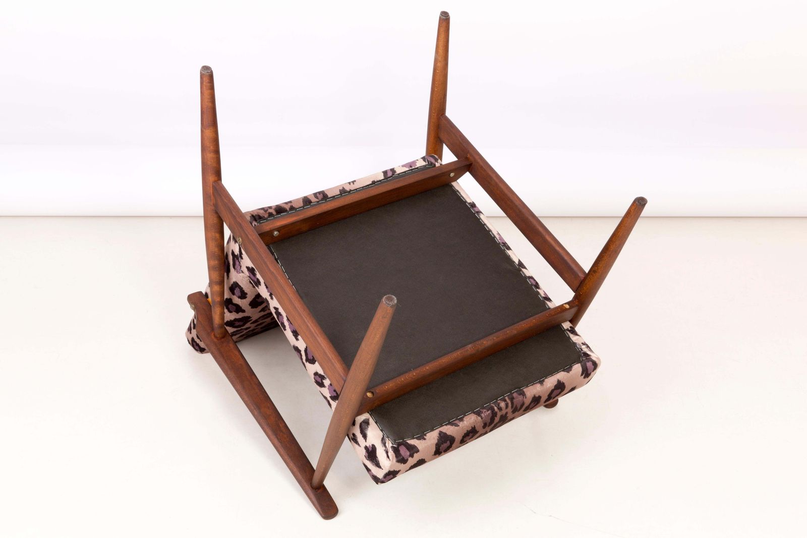 Midcentury Leopard Print Velvet Dante Armchair, H. Lis, 1960s photo vintage